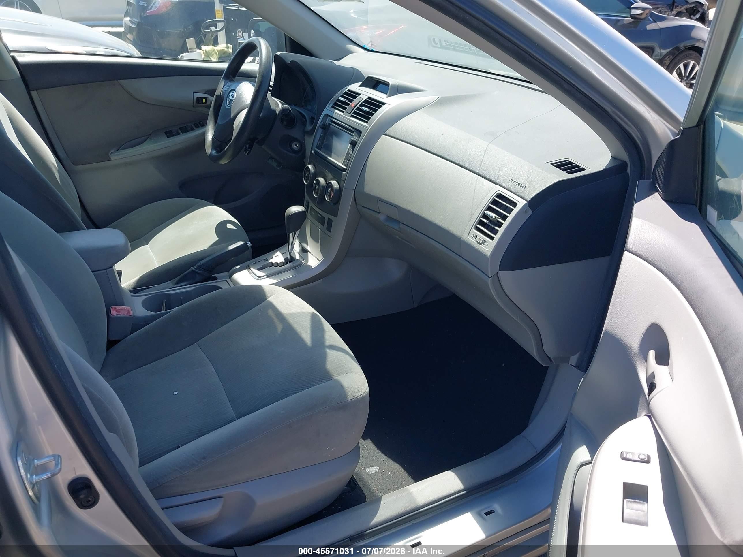 2013 Toyota Corolla Le Silver vin: 5YFBU4EE9DP080581