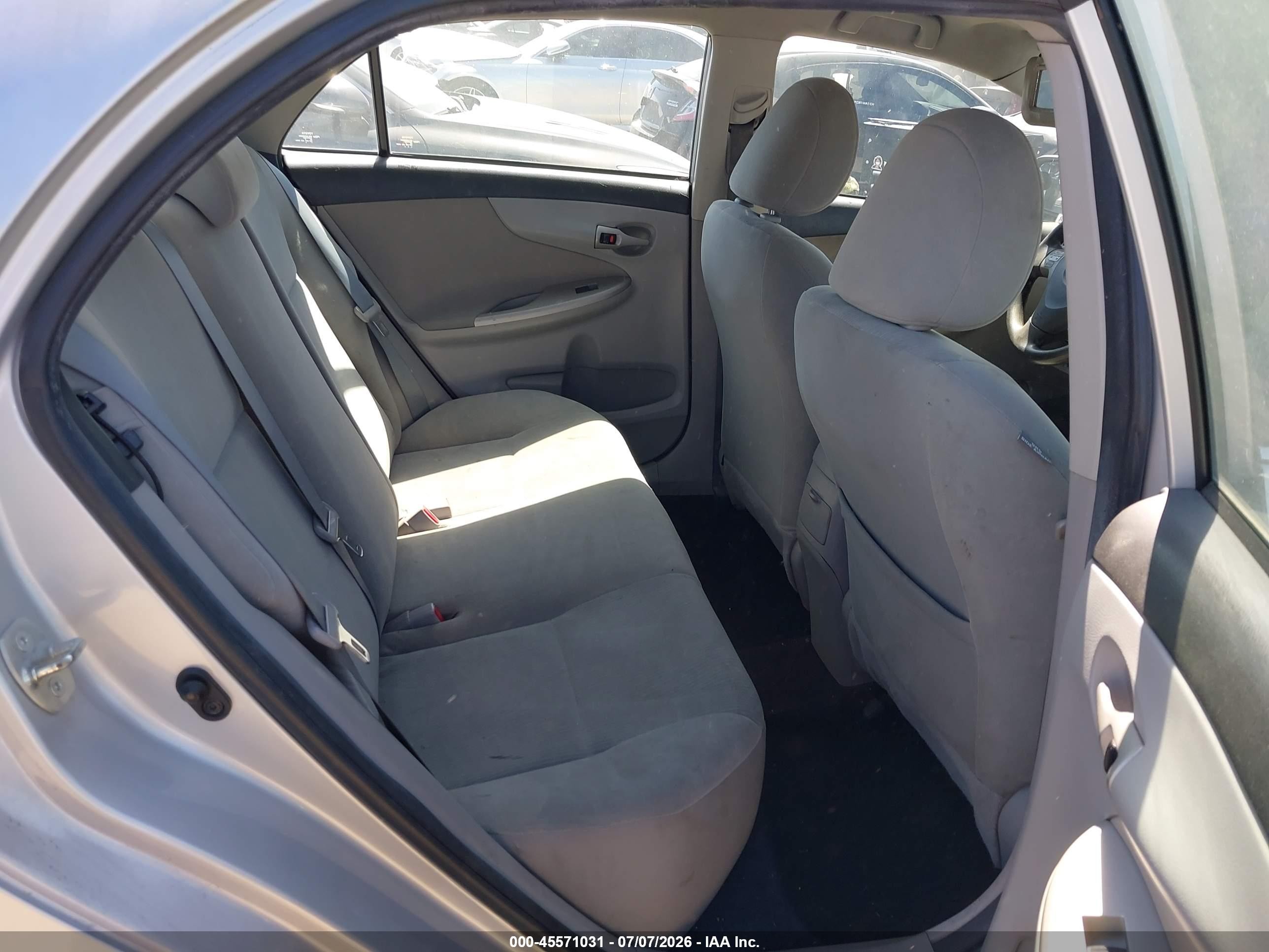 2013 Toyota Corolla Le Silver vin: 5YFBU4EE9DP080581
