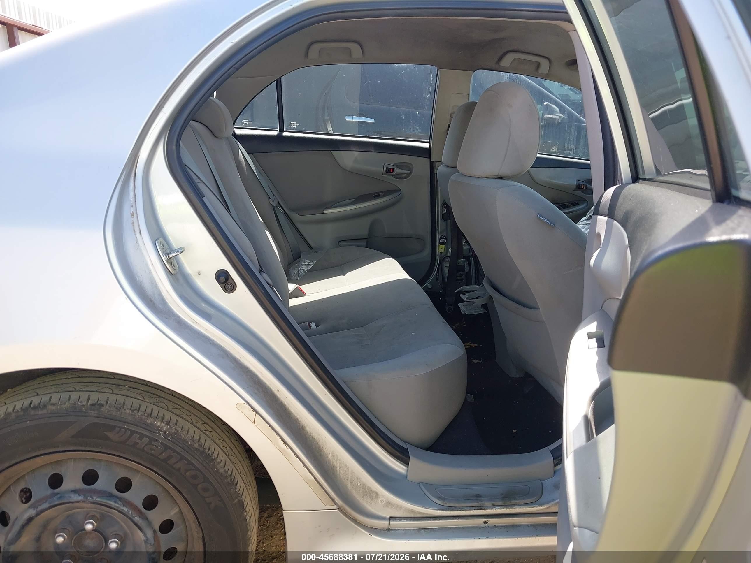 2013 Toyota Corolla Le Silver vin: 5YFBU4EE9DP093511