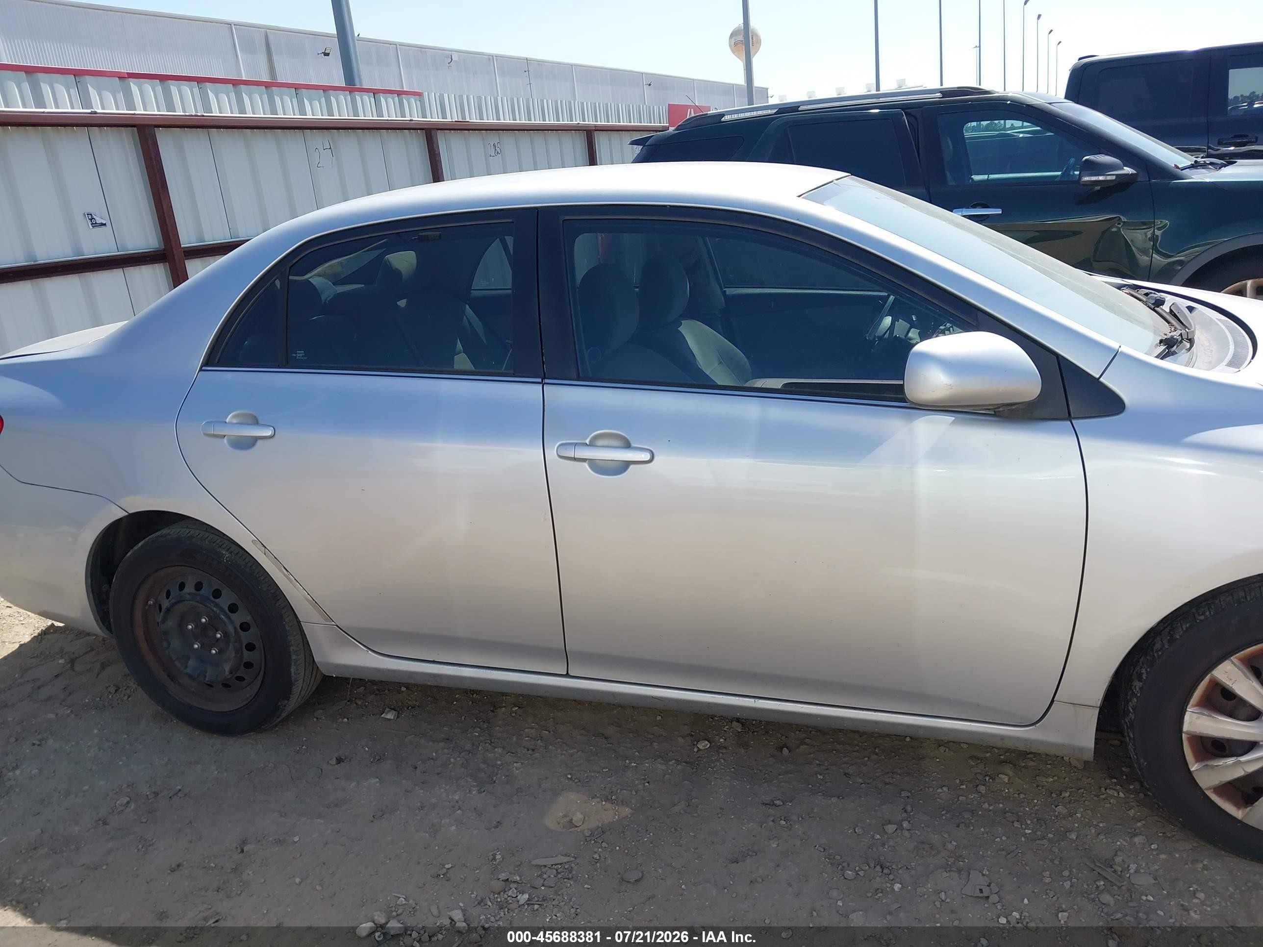 2013 Toyota Corolla Le Silver vin: 5YFBU4EE9DP093511