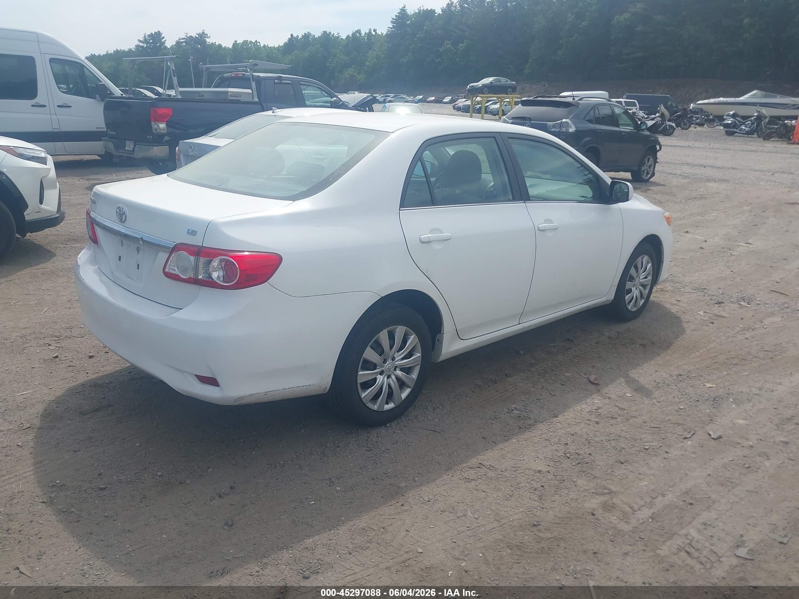 2013 Toyota Corolla Le White vin: 5YFBU4EE9DP130833