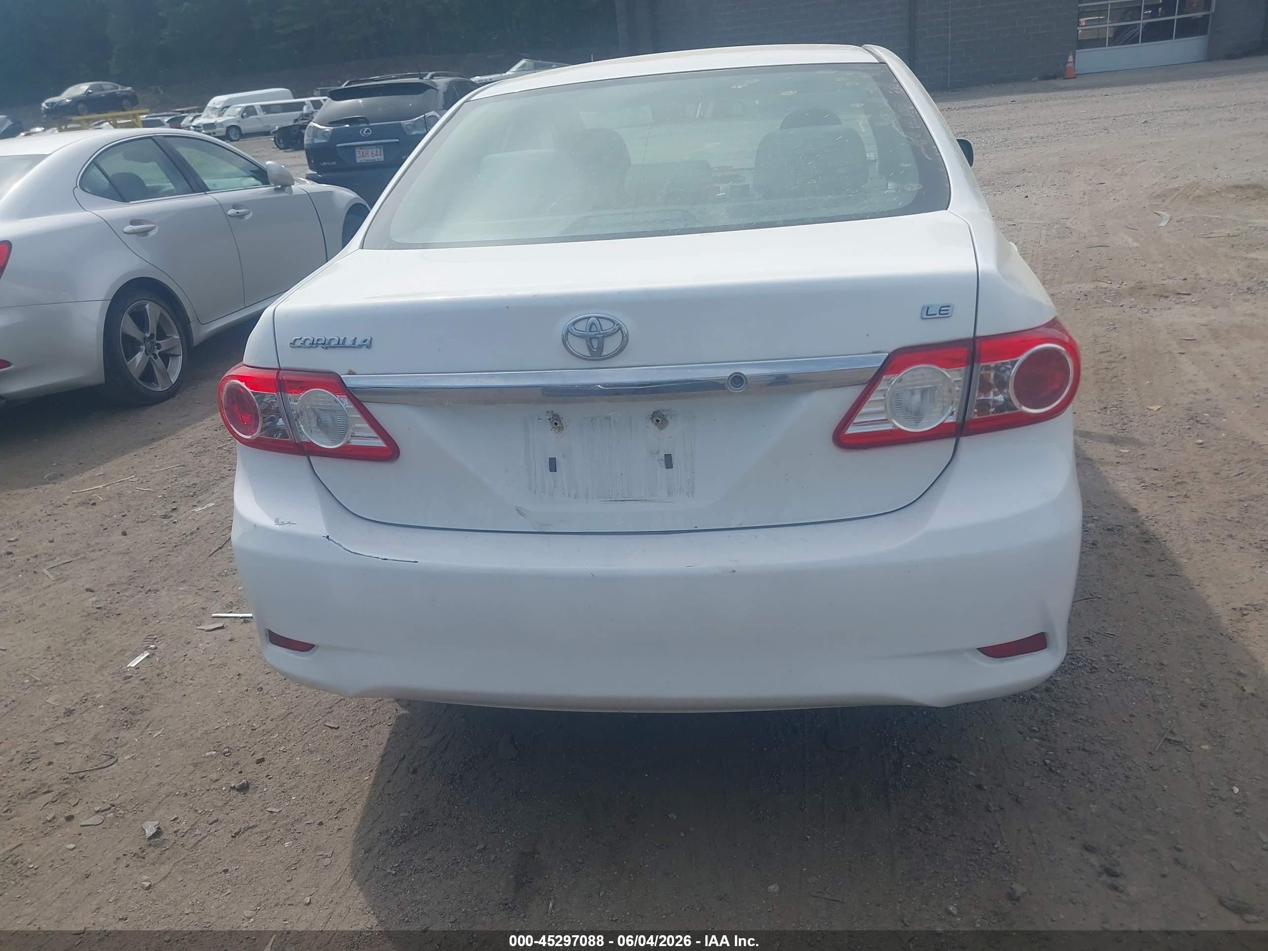 2013 Toyota Corolla Le White vin: 5YFBU4EE9DP130833