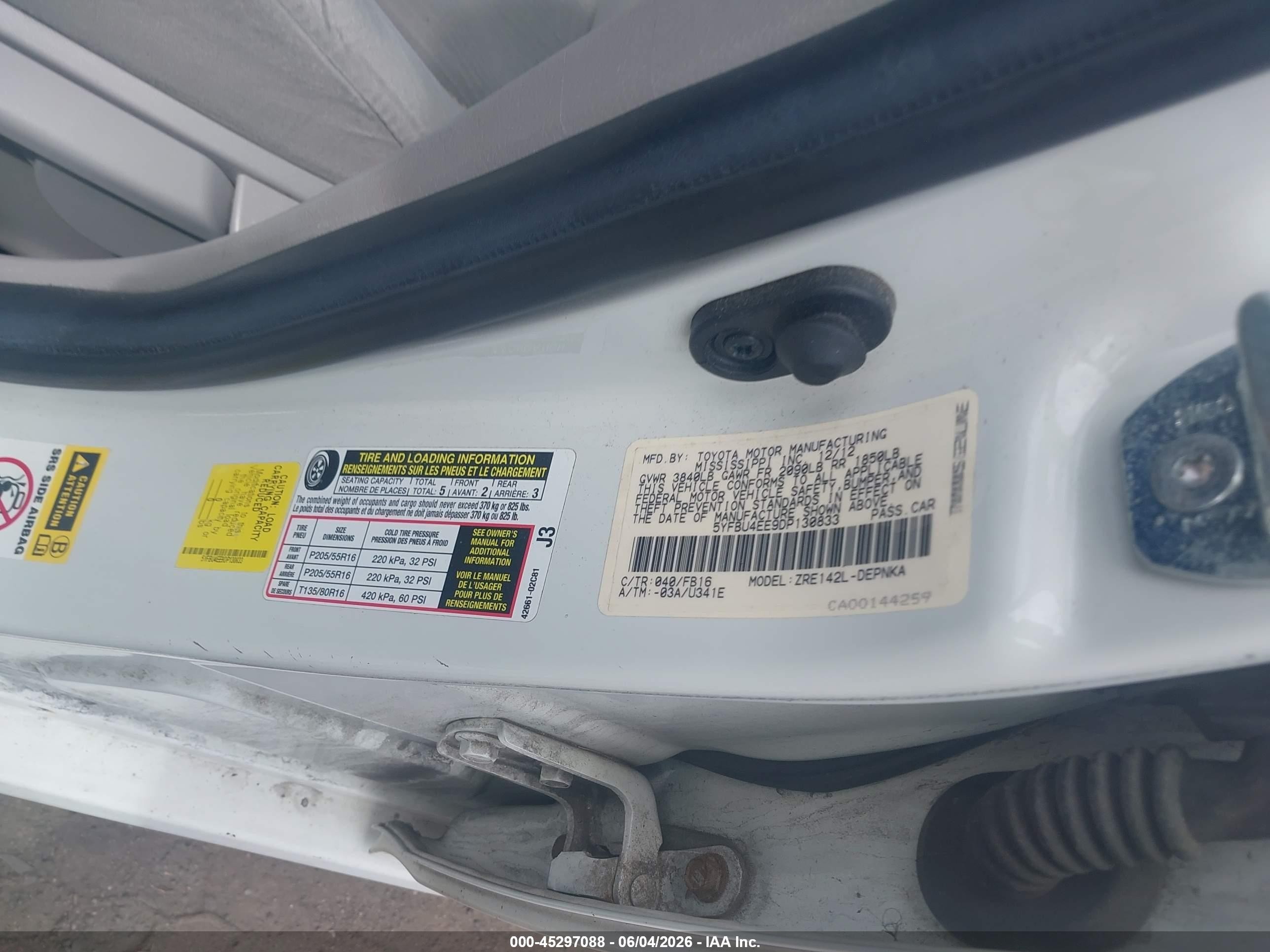 2013 Toyota Corolla Le White vin: 5YFBU4EE9DP130833