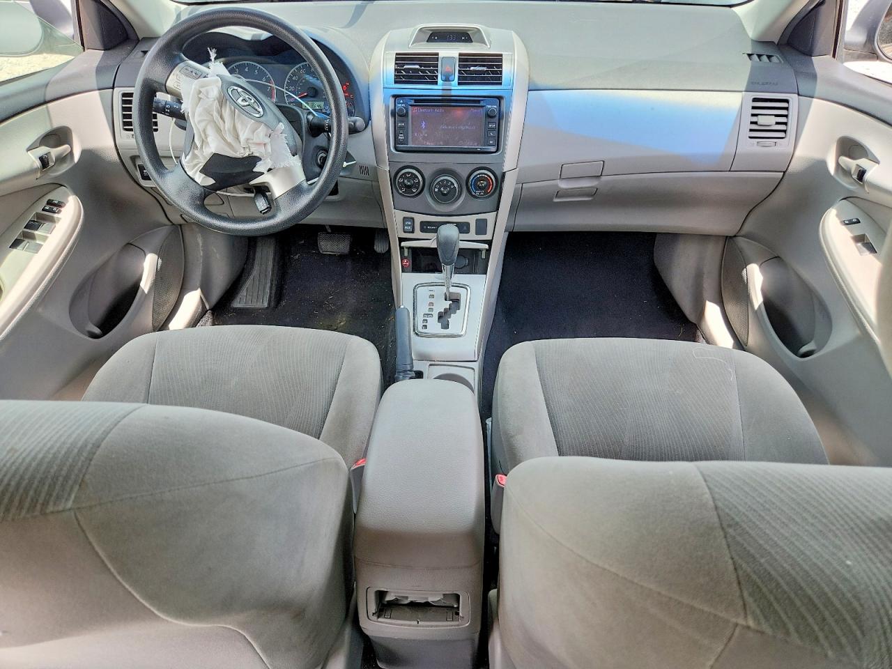 2013 Toyota Corolla Le Silver vin: 5YFBU4EE9DP131903