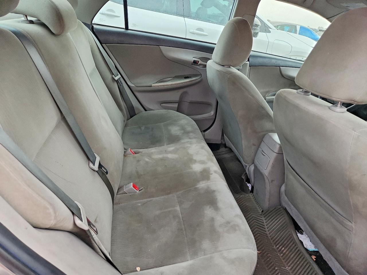 2013 Toyota Corolla Le Silver vin: 5YFBU4EE9DP147597