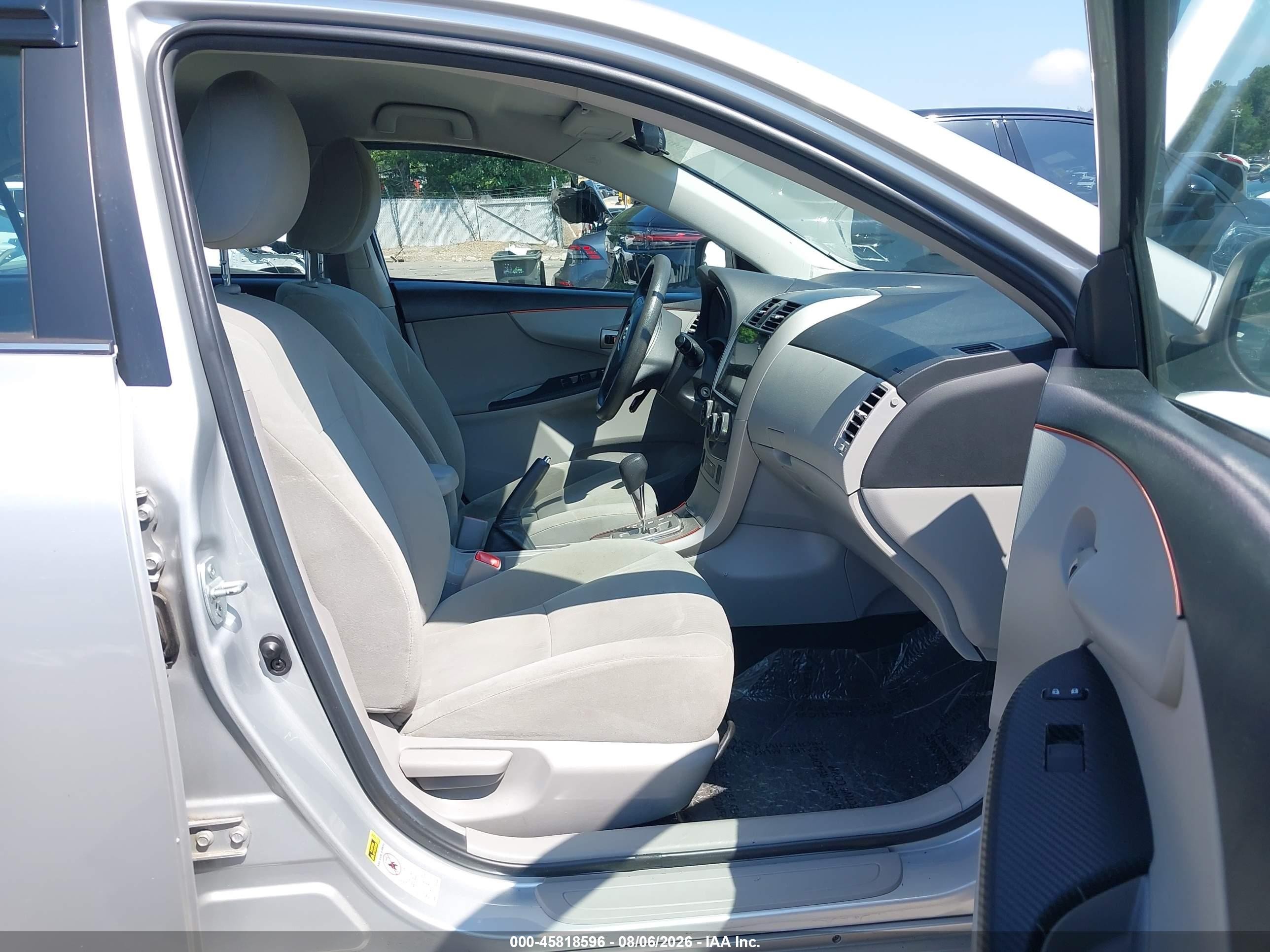 2013 Toyota Corolla Le Silver vin: 5YFBU4EE9DP153531