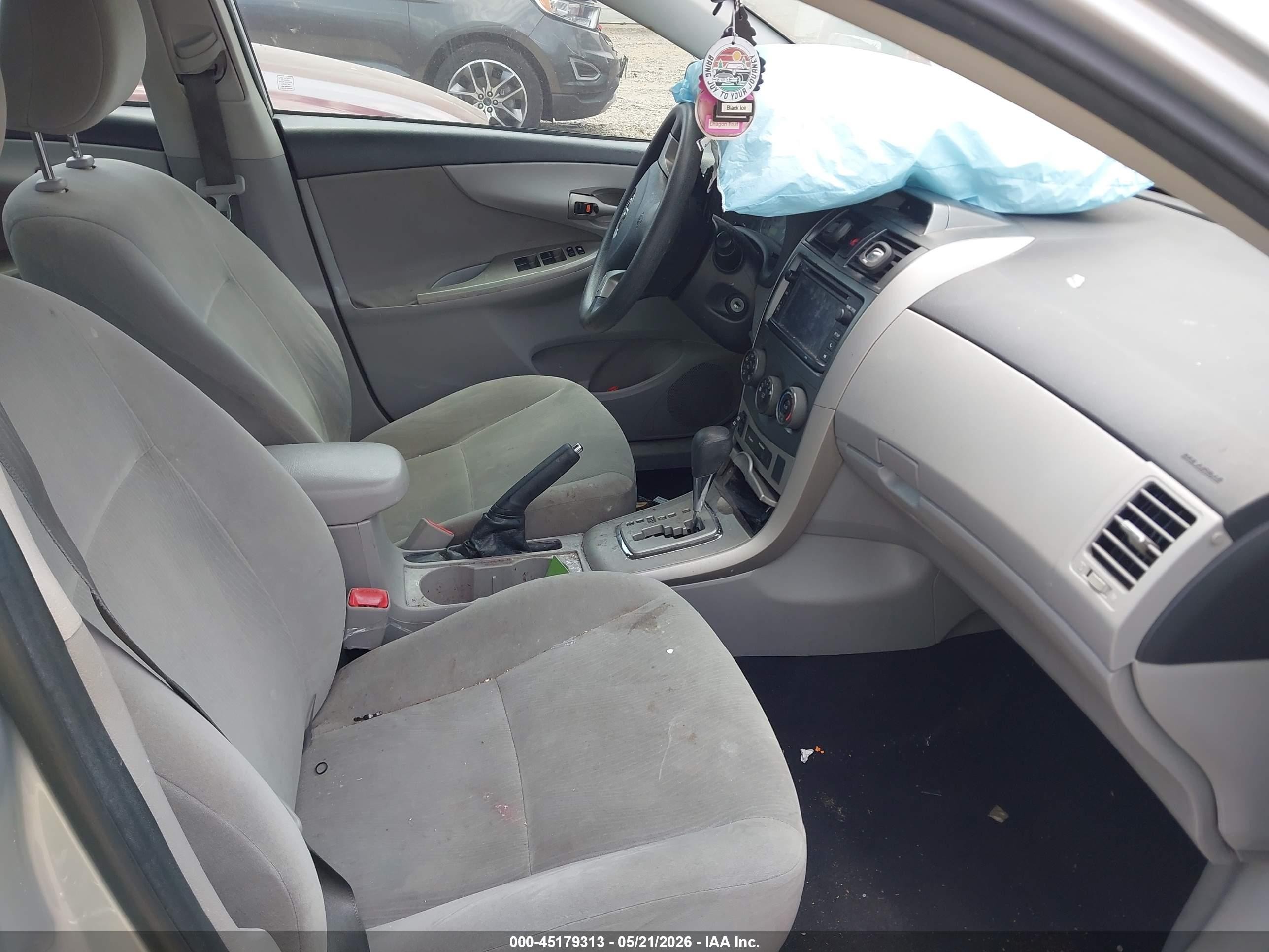 2013 Toyota Corolla Le Silver vin: 5YFBU4EE9DP180129