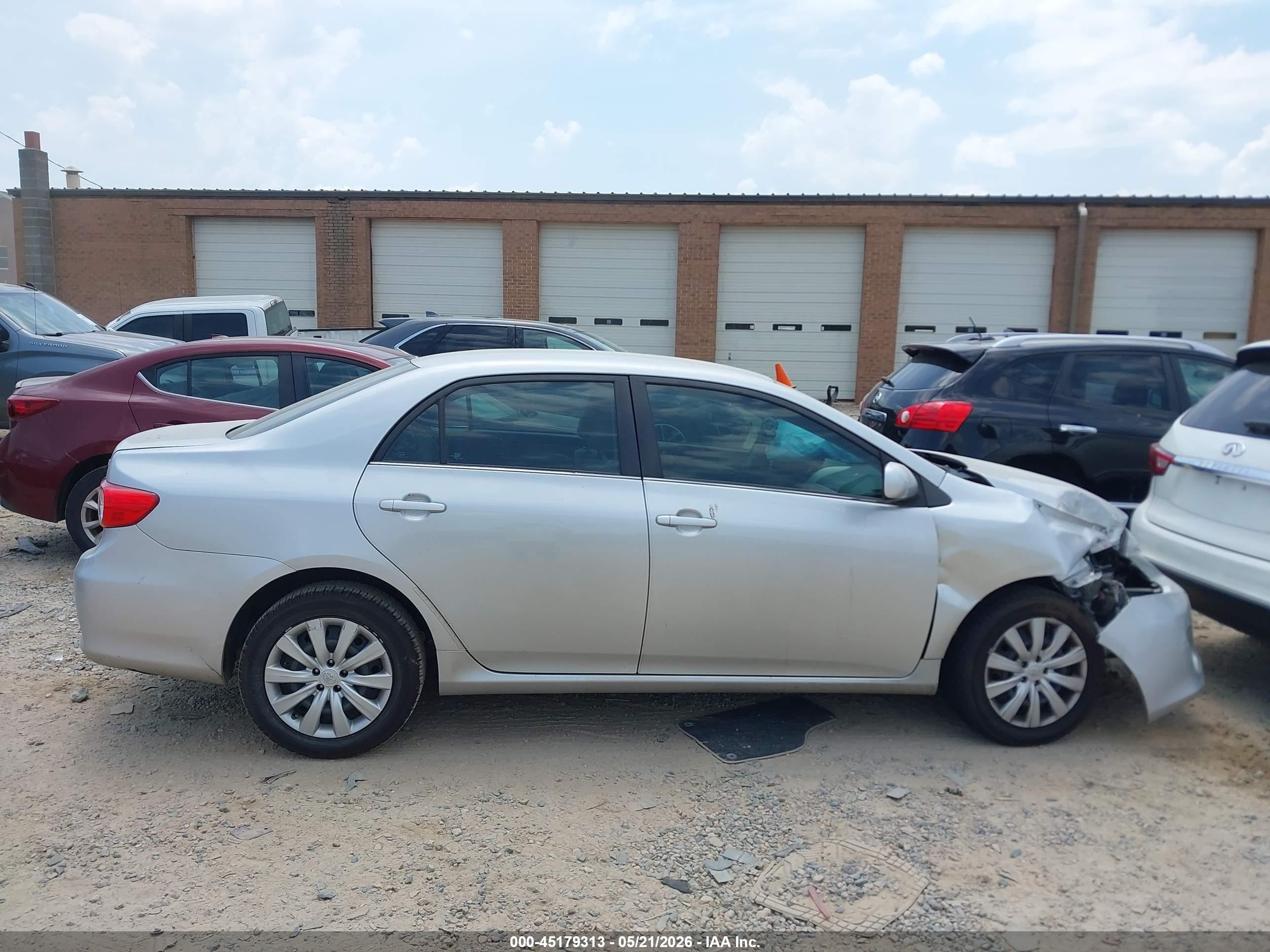 2013 Toyota Corolla Le Silver vin: 5YFBU4EE9DP180129