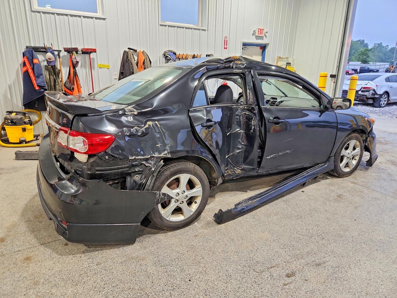 2013 Toyota Corolla S Угольный vin: 5YFBU4EE9DP180695