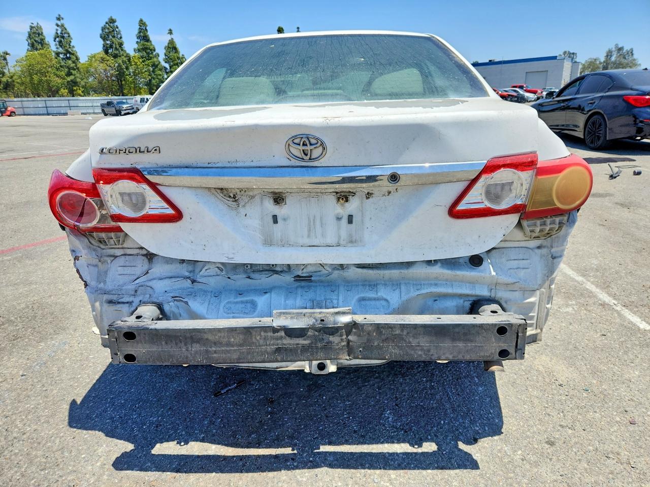 2013 Toyota Corolla White vin: 5YFBU4EE9DP190904