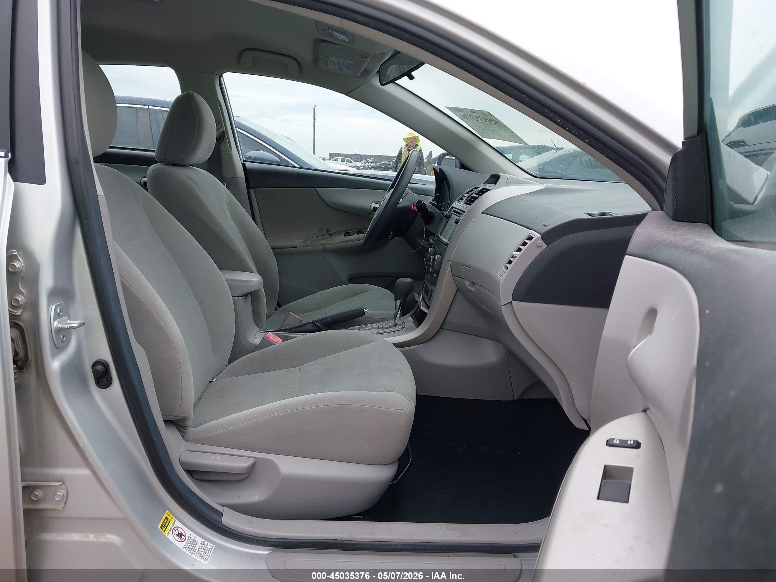 2013 Toyota Corolla Le Silver vin: 5YFBU4EE9DP204428