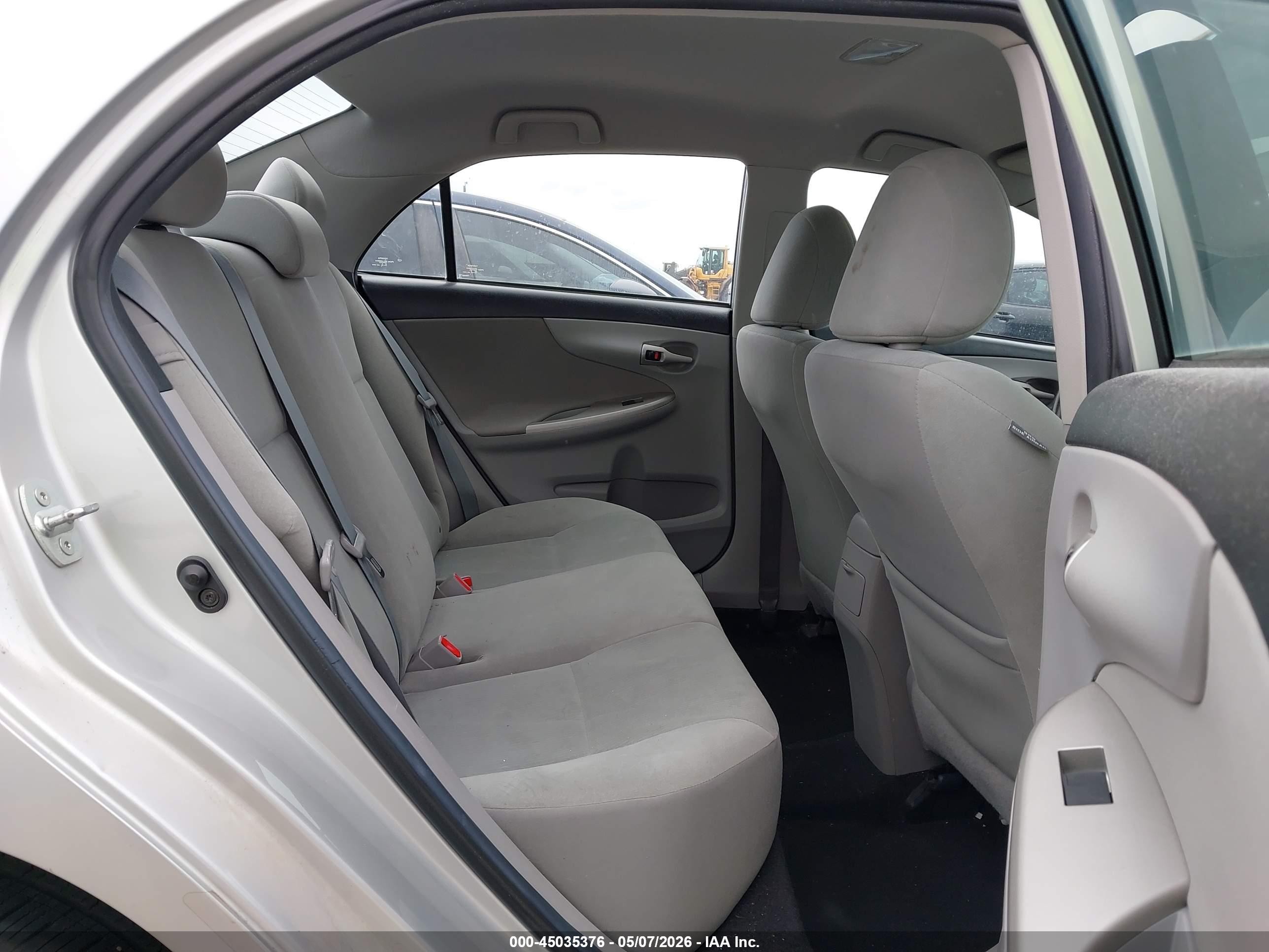 2013 Toyota Corolla Le Silver vin: 5YFBU4EE9DP204428