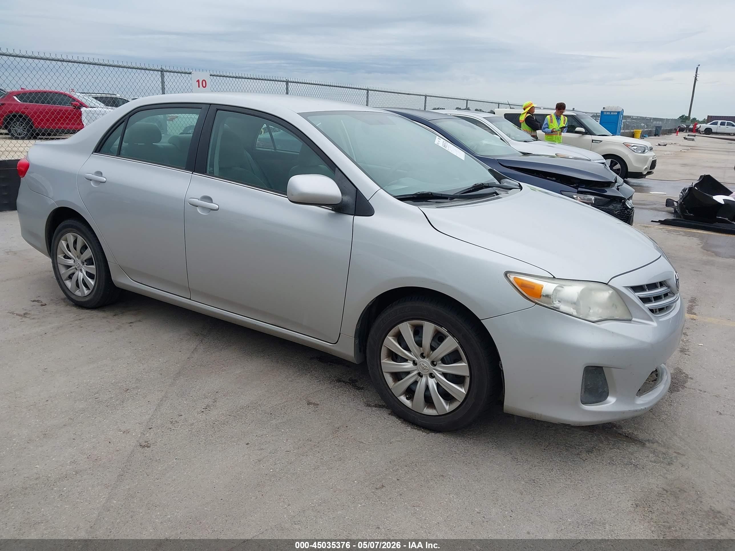 2013 Toyota Corolla Le Silver vin: 5YFBU4EE9DP204428