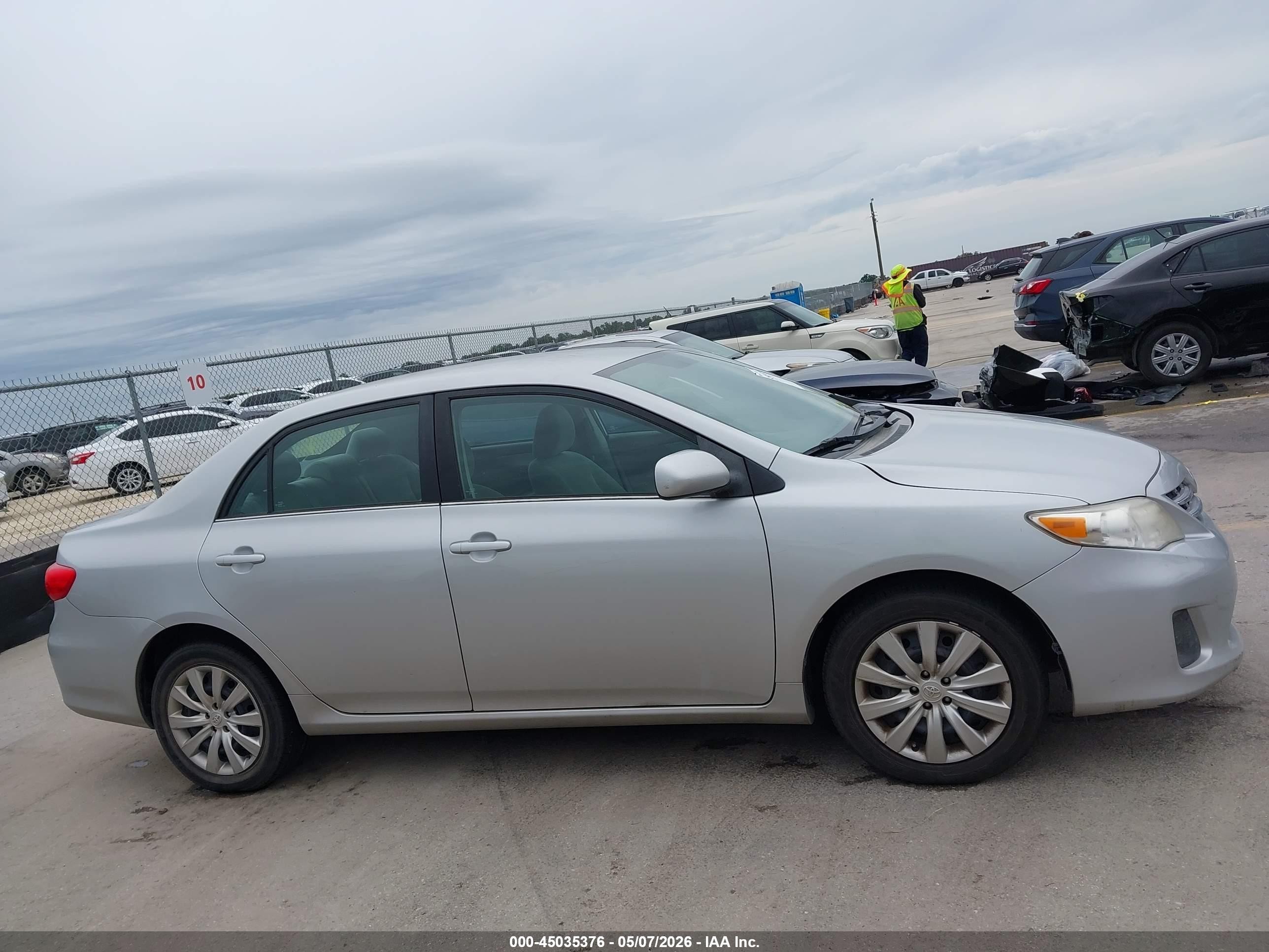 2013 Toyota Corolla Le Silver vin: 5YFBU4EE9DP204428