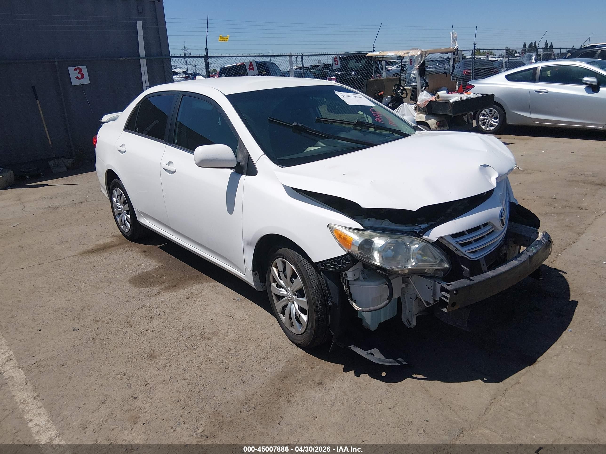 2013 Toyota Corolla Le White vin: 5YFBU4EE9DP209046