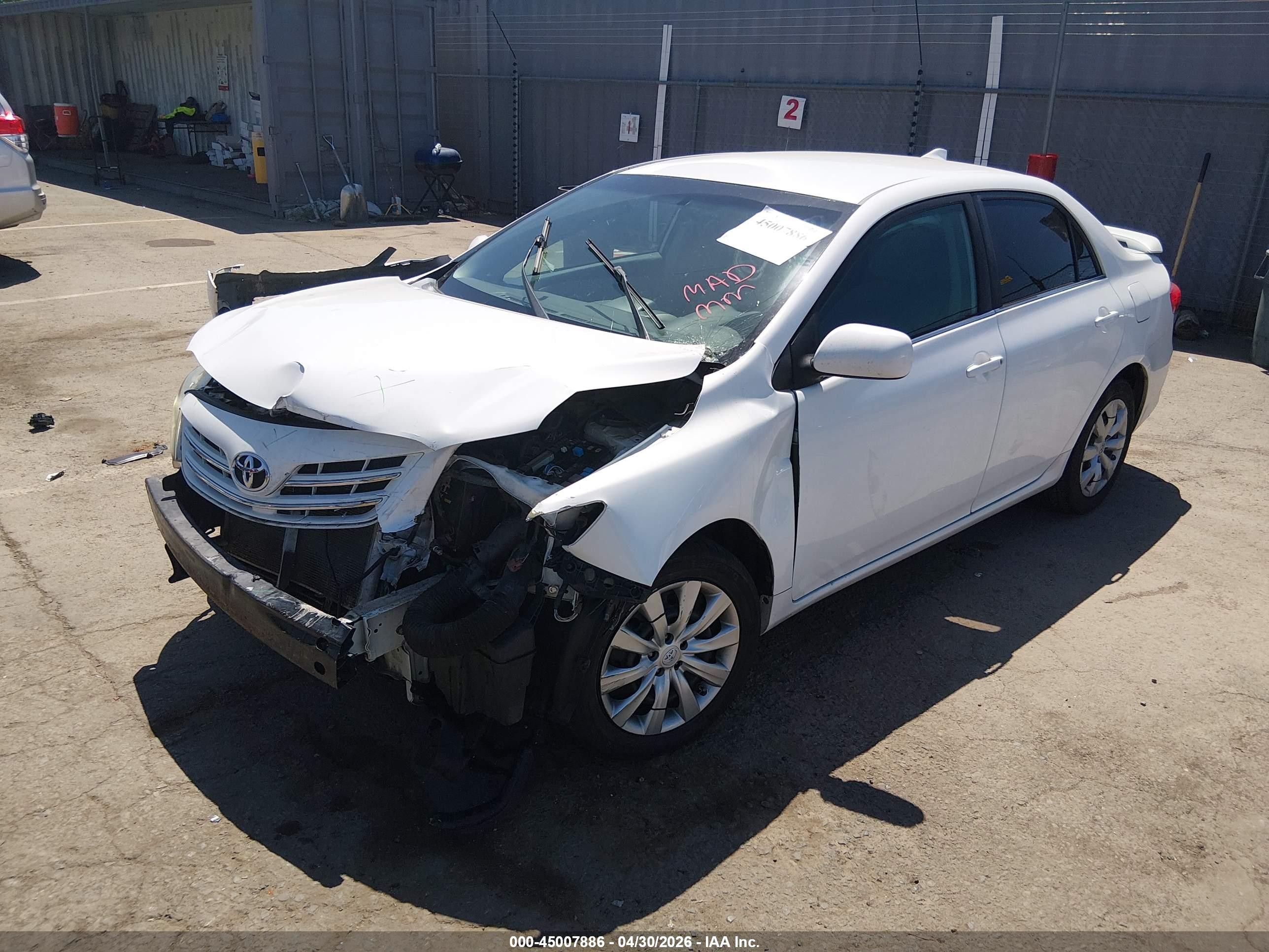 2013 Toyota Corolla Le White vin: 5YFBU4EE9DP209046