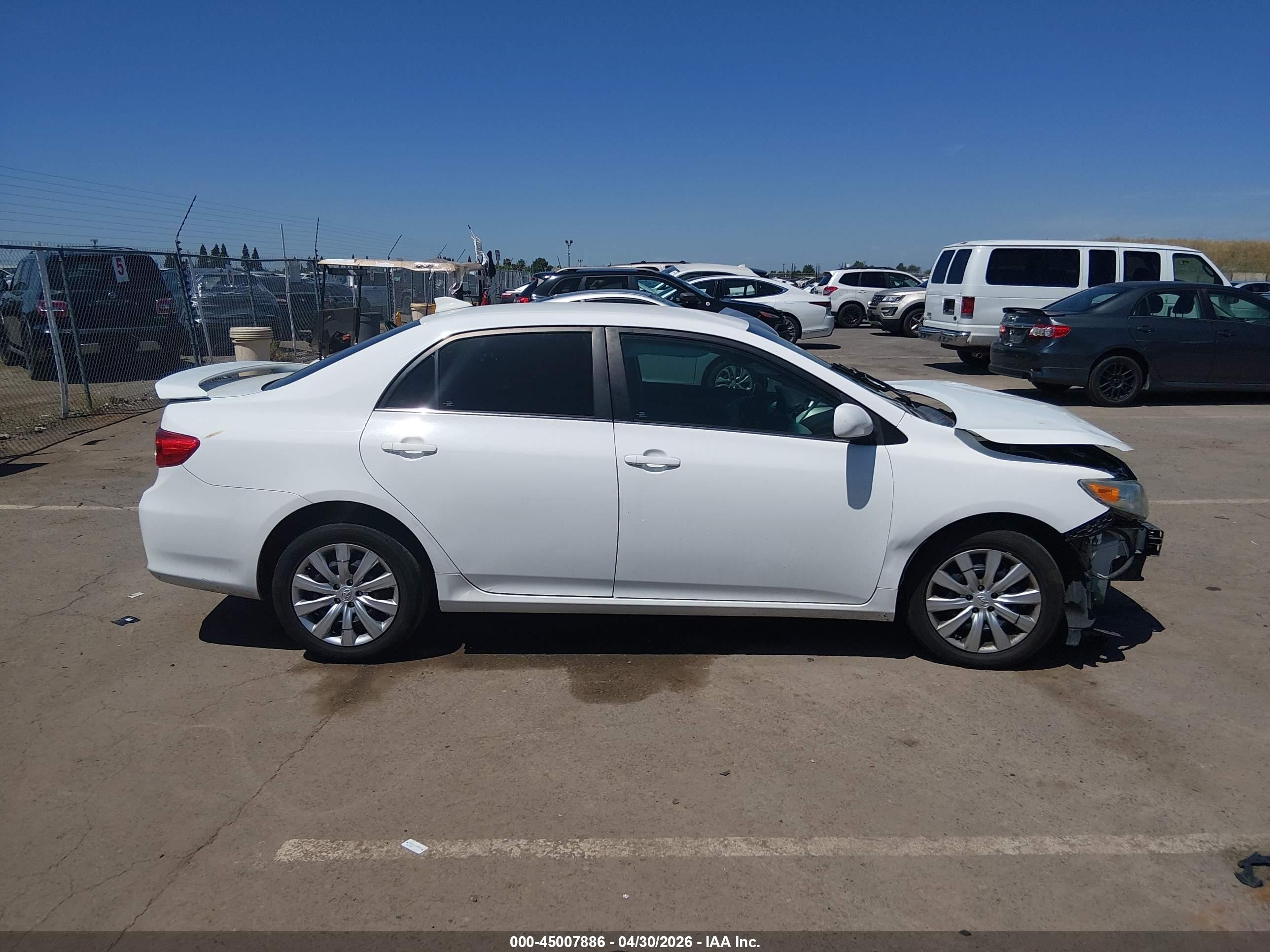 2013 Toyota Corolla Le White vin: 5YFBU4EE9DP209046