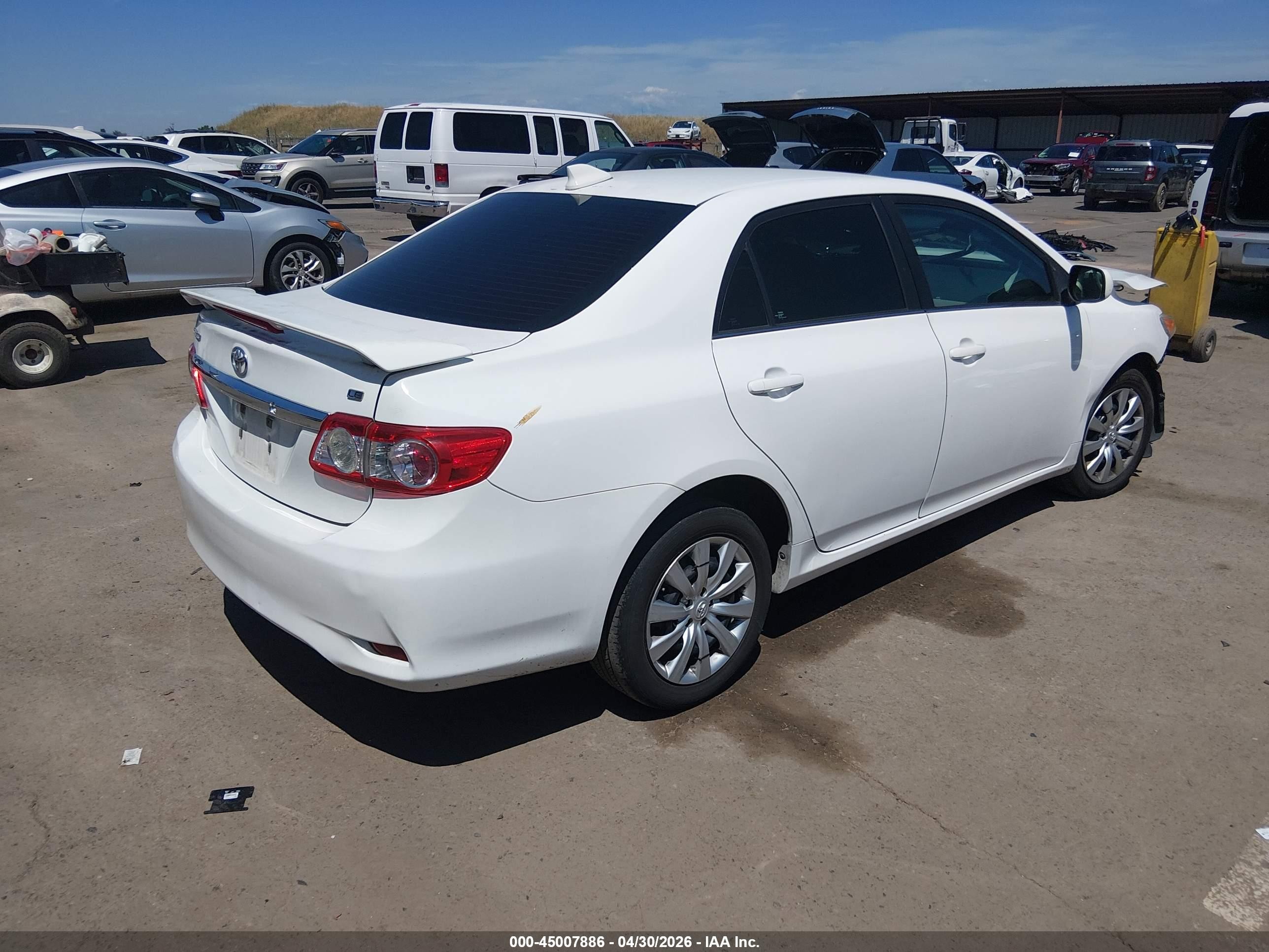 2013 Toyota Corolla Le White vin: 5YFBU4EE9DP209046