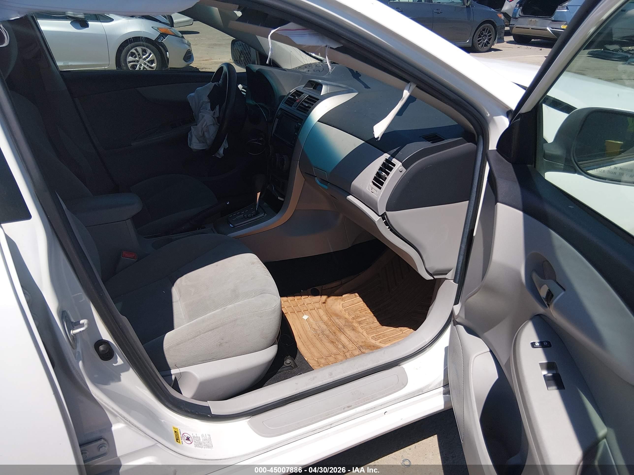 2013 Toyota Corolla Le White vin: 5YFBU4EE9DP209046
