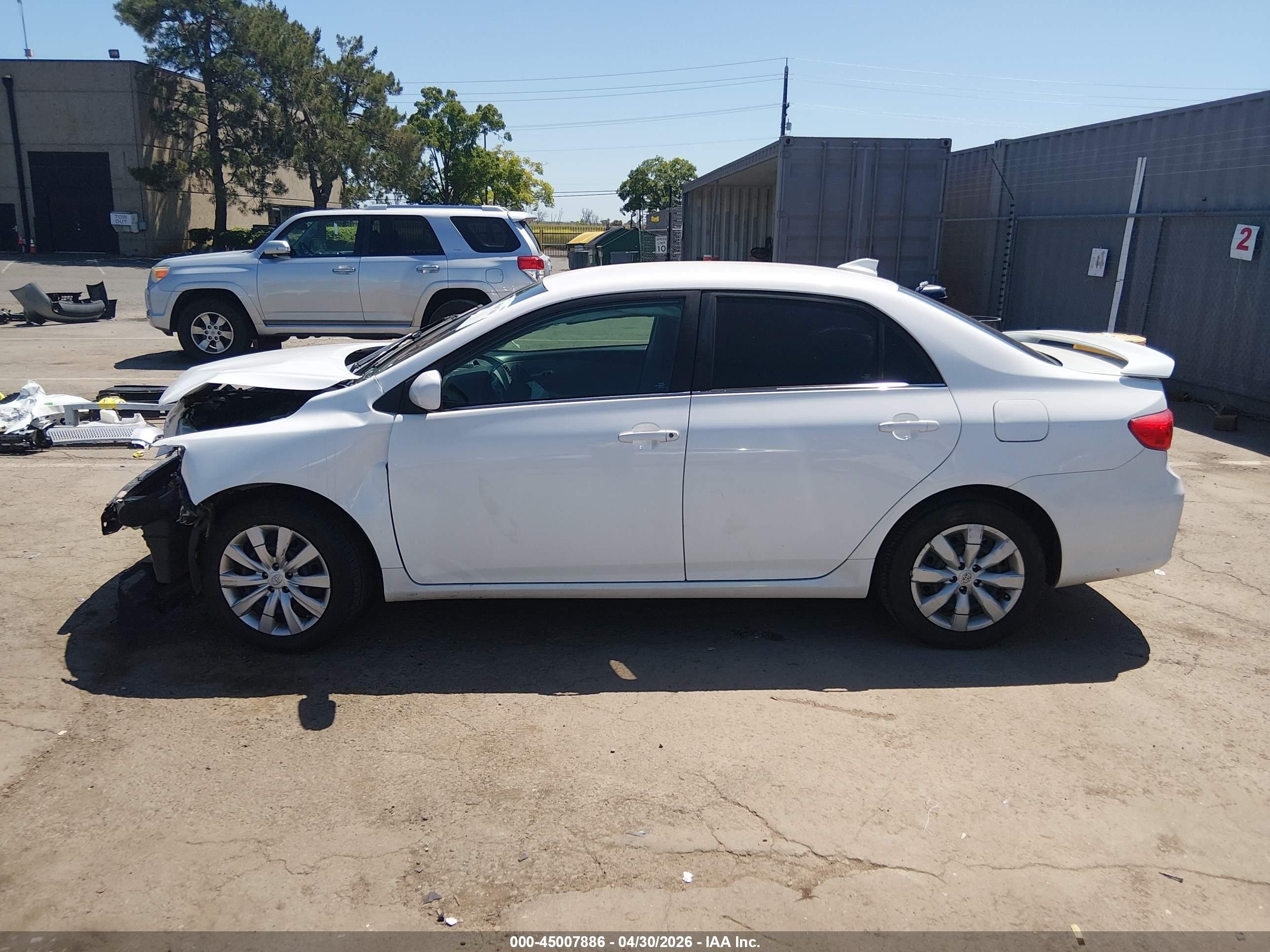 2013 Toyota Corolla Le White vin: 5YFBU4EE9DP209046