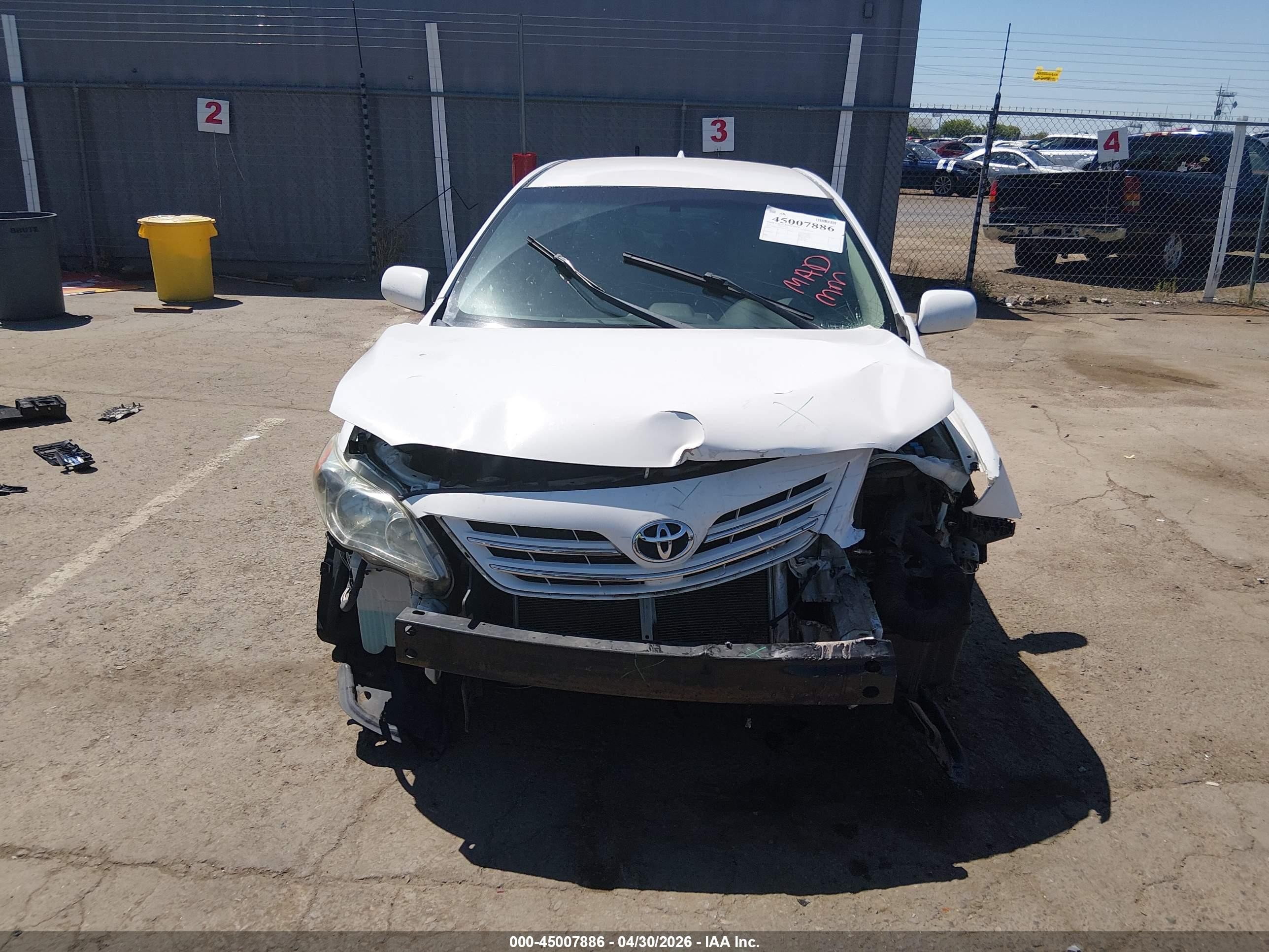 2013 Toyota Corolla Le White vin: 5YFBU4EE9DP209046