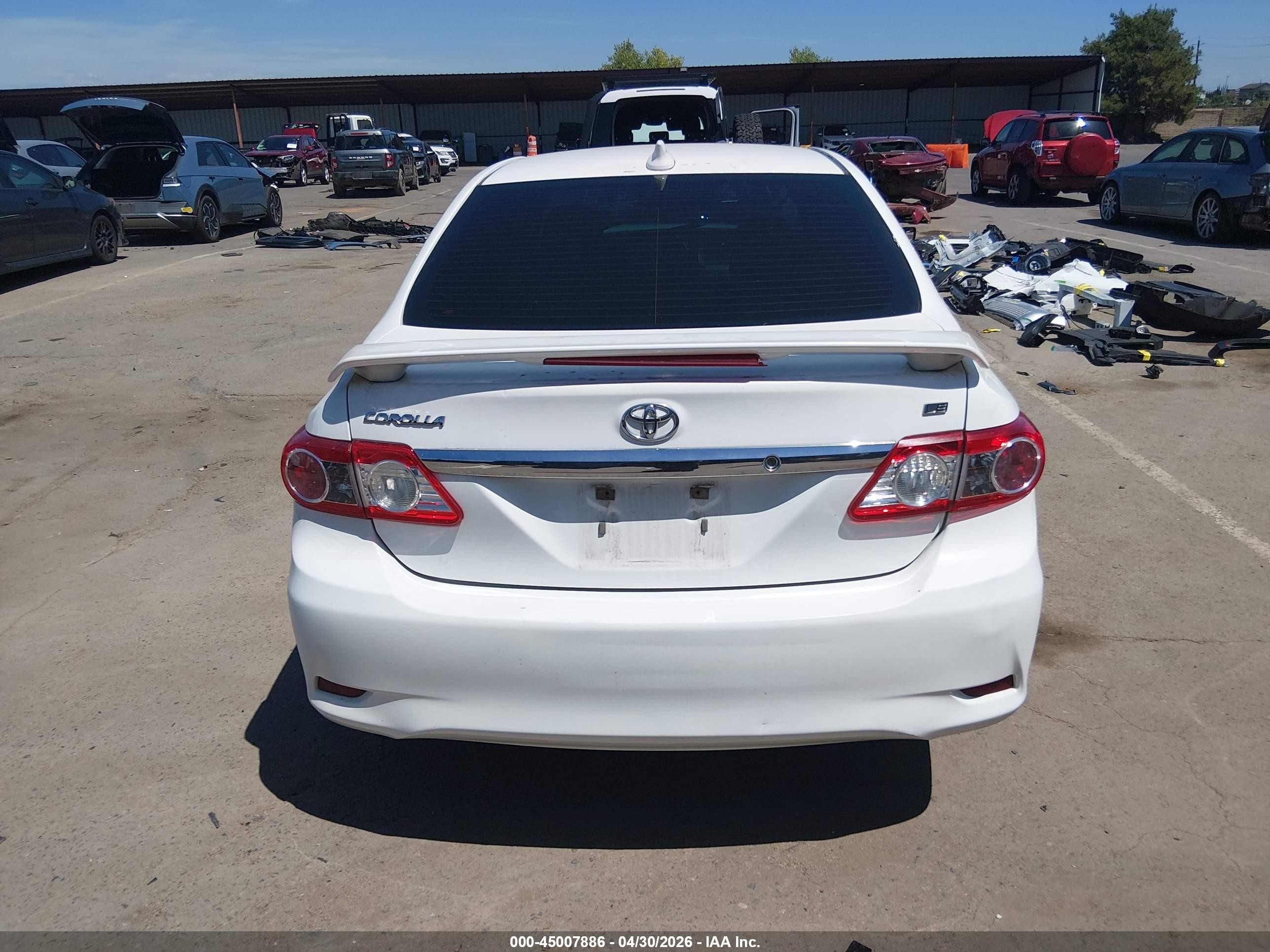 2013 Toyota Corolla Le White vin: 5YFBU4EE9DP209046
