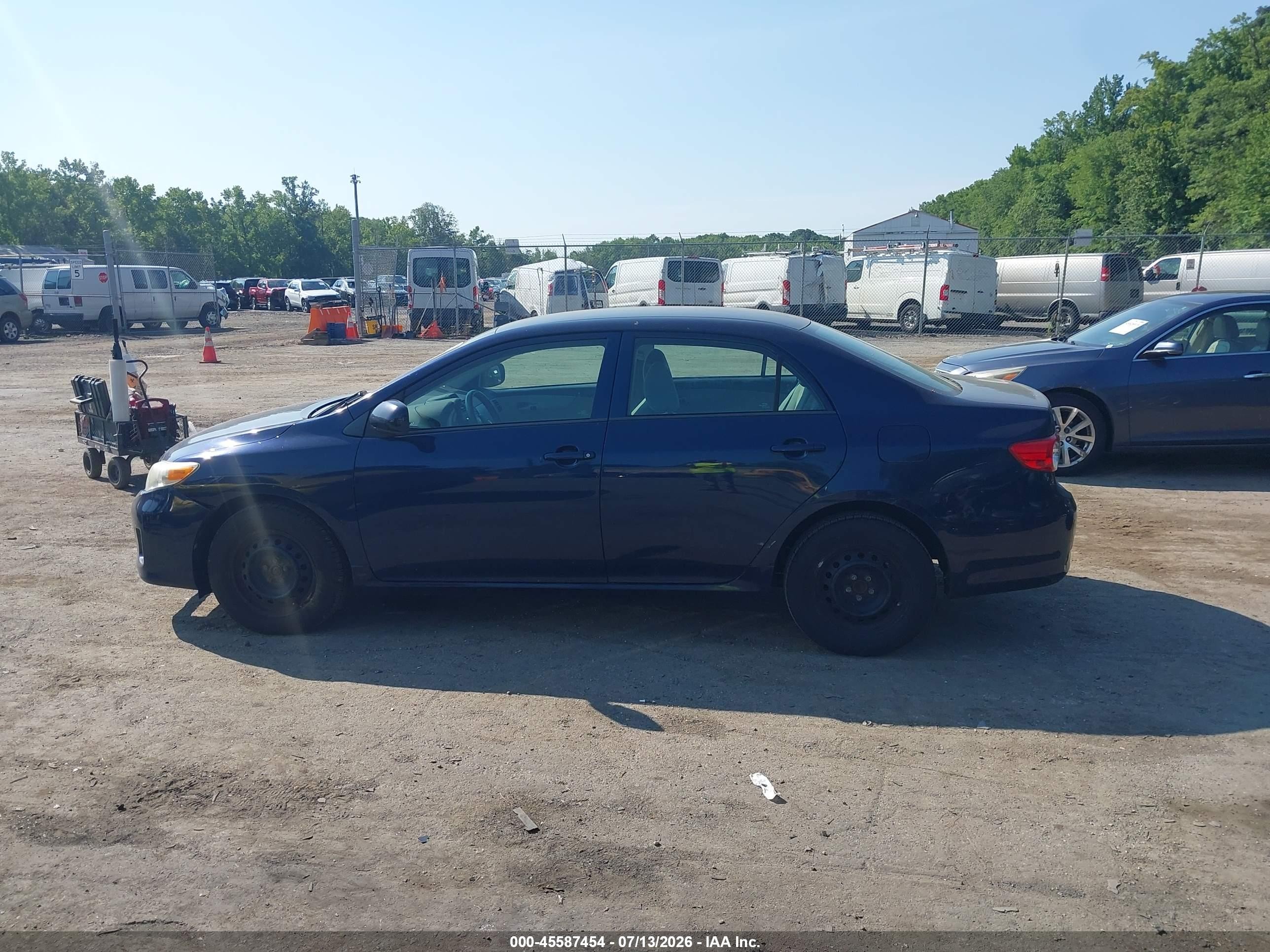 2013 Toyota Corolla L Blue vin: 5YFBU4EE9DP210407