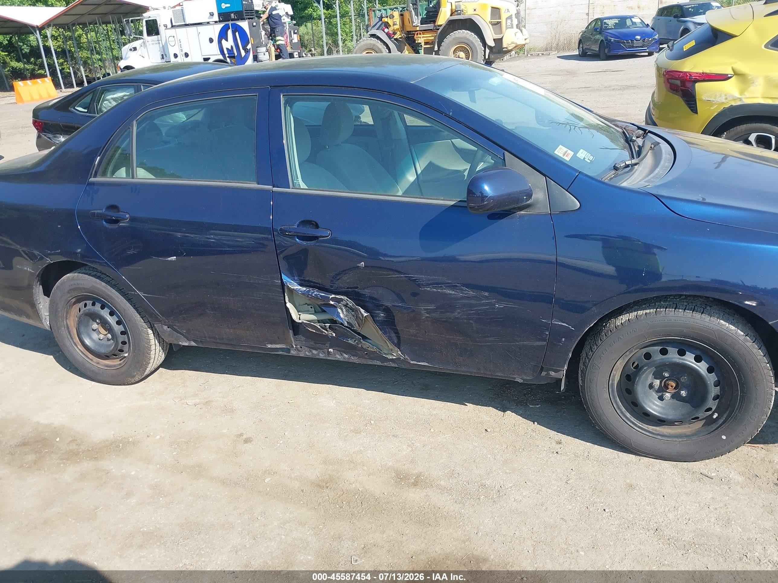 2013 Toyota Corolla L Blue vin: 5YFBU4EE9DP210407