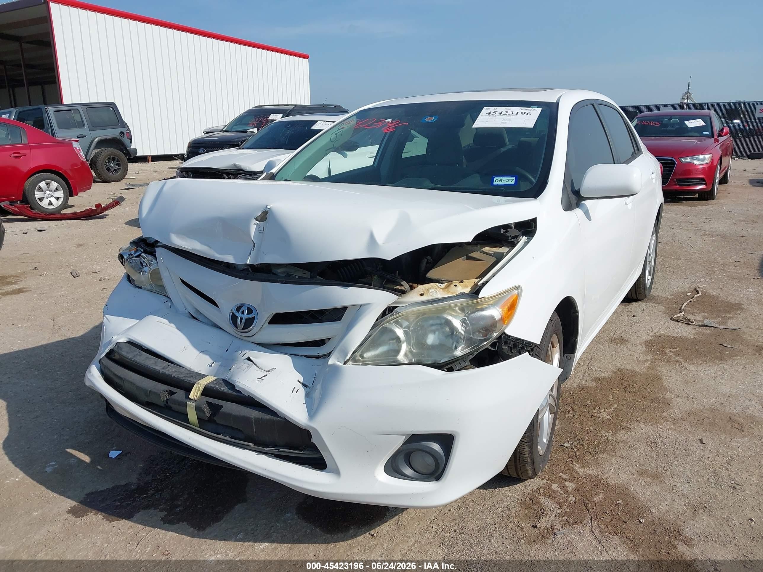 2012 Toyota Corolla Le White vin: 5YFBU4EEXCP005175