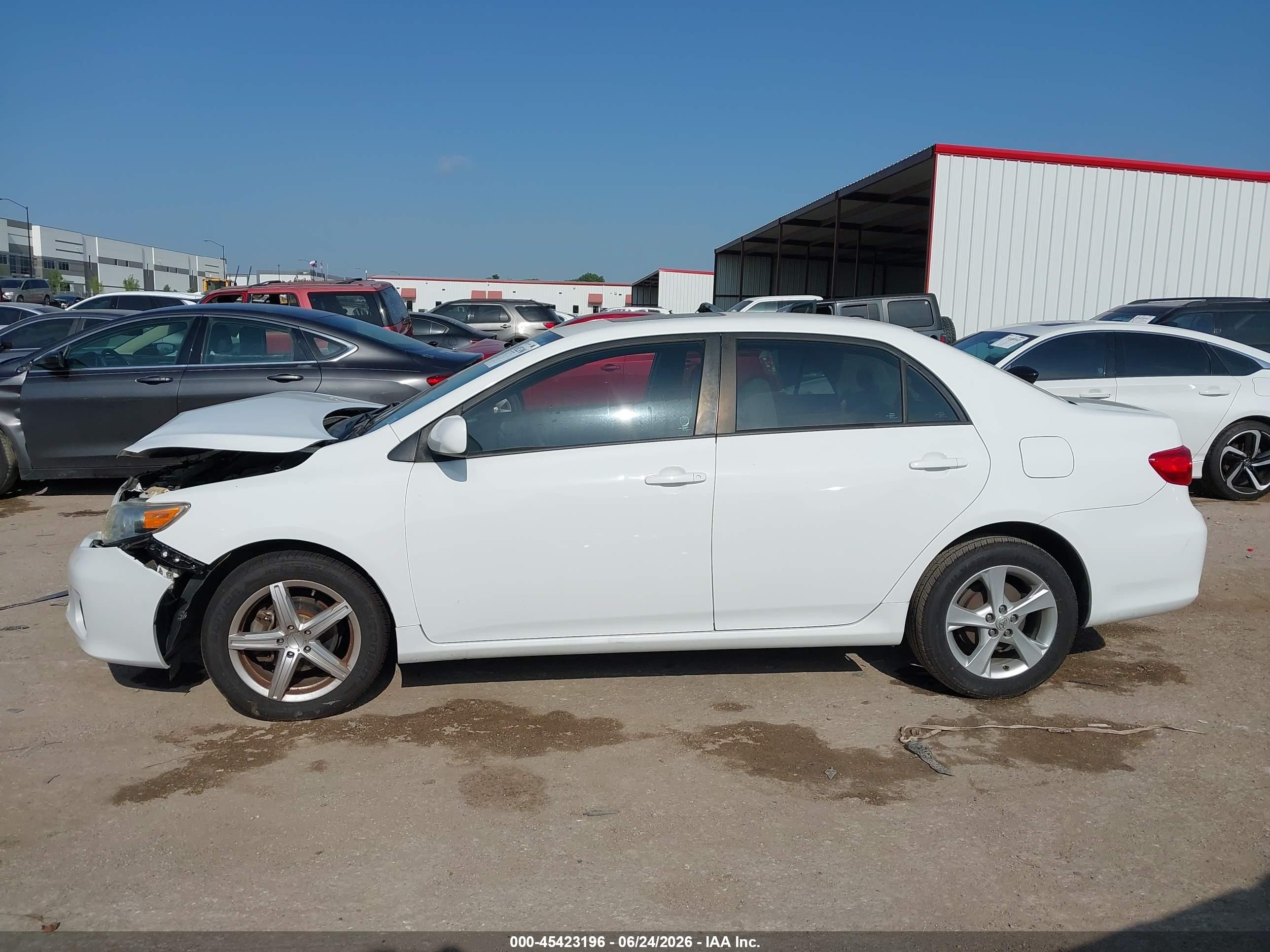 2012 Toyota Corolla Le White vin: 5YFBU4EEXCP005175