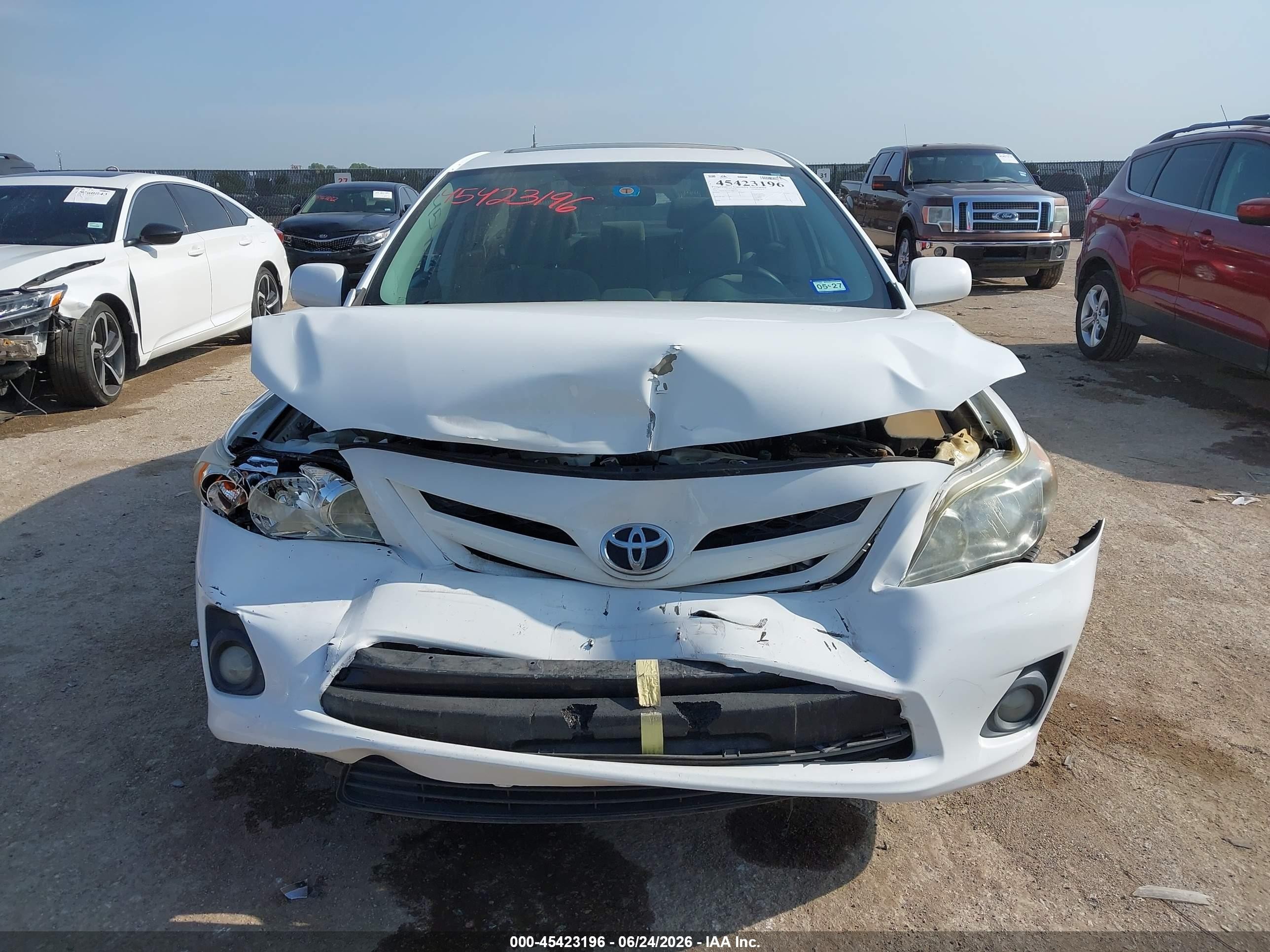 2012 Toyota Corolla Le White vin: 5YFBU4EEXCP005175