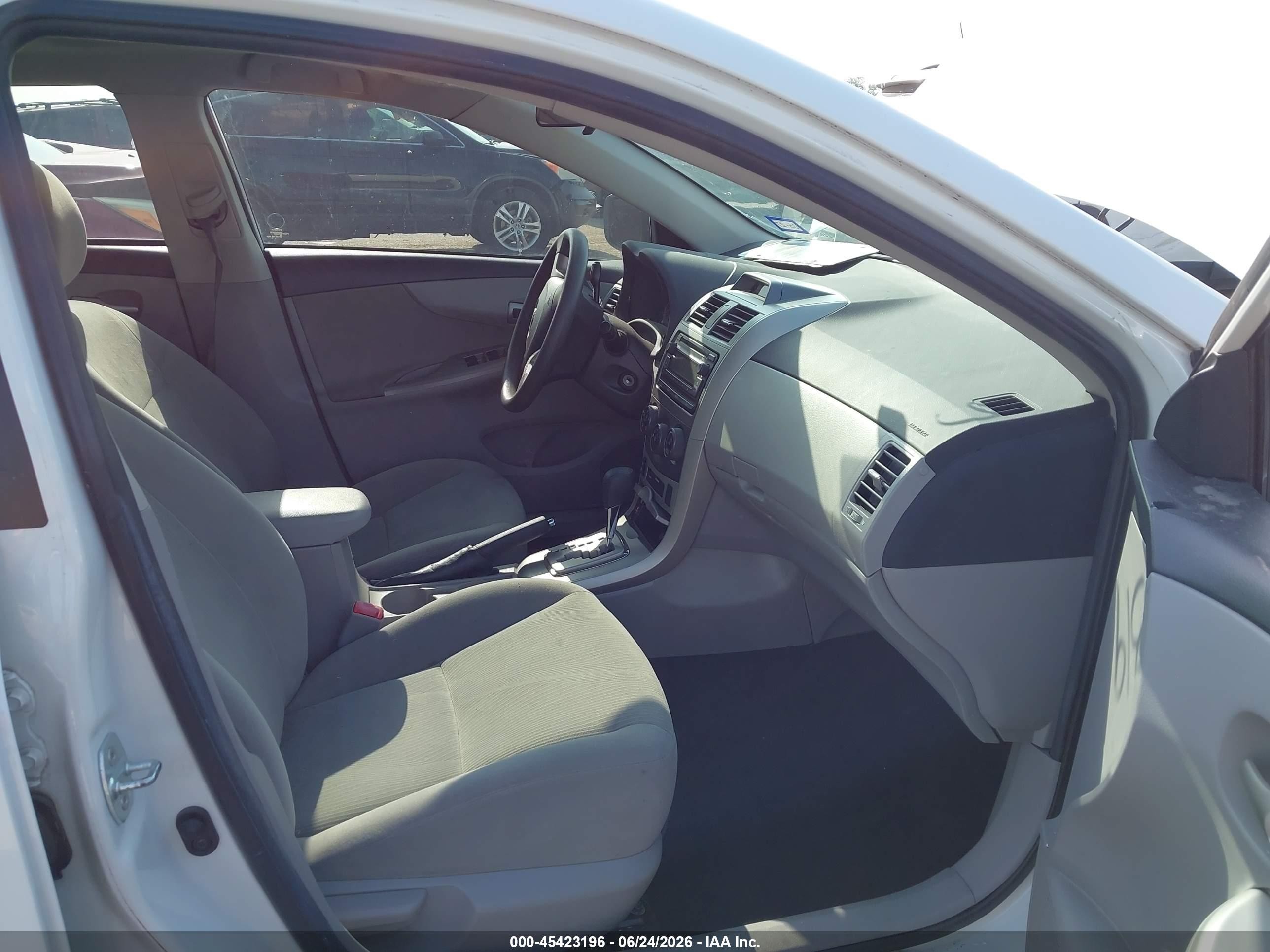 2012 Toyota Corolla Le White vin: 5YFBU4EEXCP005175