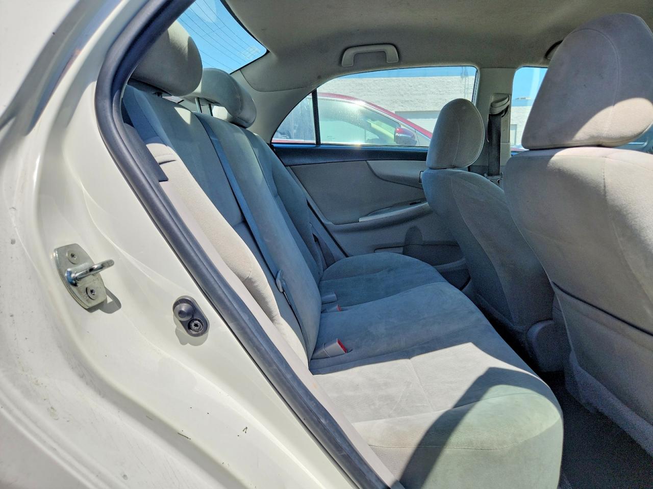 2012 Toyota Corolla Le White vin: 5YFBU4EEXCP039245