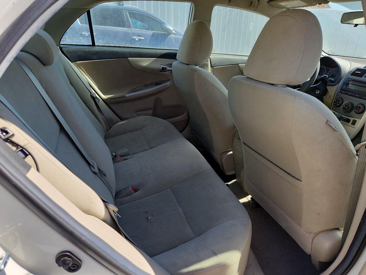 2012 Toyota Corolla Le White vin: 5YFBU4EEXCP070303
