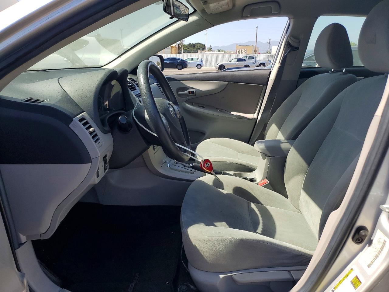 2013 Toyota Corolla Le Silver vin: 5YFBU4EEXDP082341