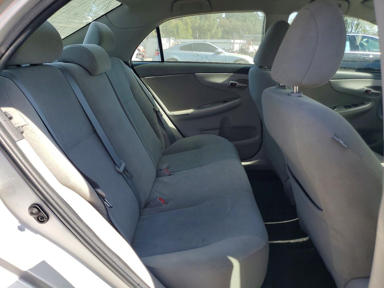 2013 Toyota Corolla Le Silver vin: 5YFBU4EEXDP082341