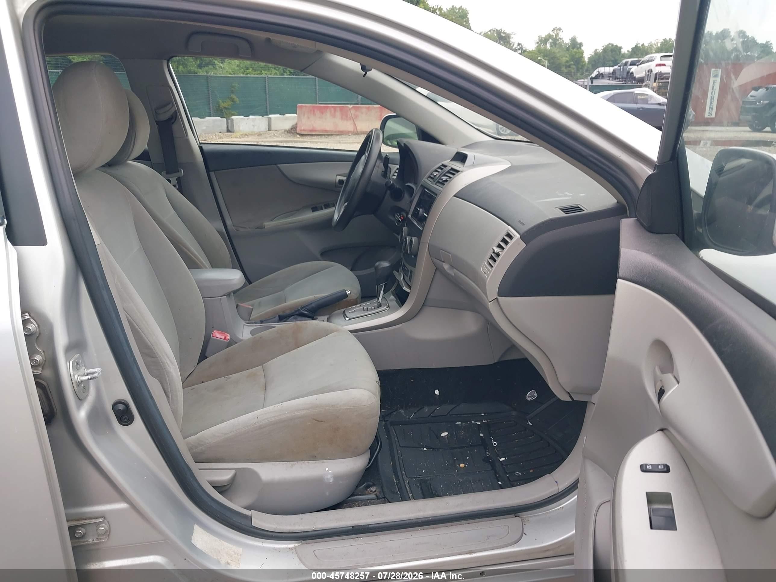 2013 Toyota Corolla Le Silver vin: 5YFBU4EEXDP097437