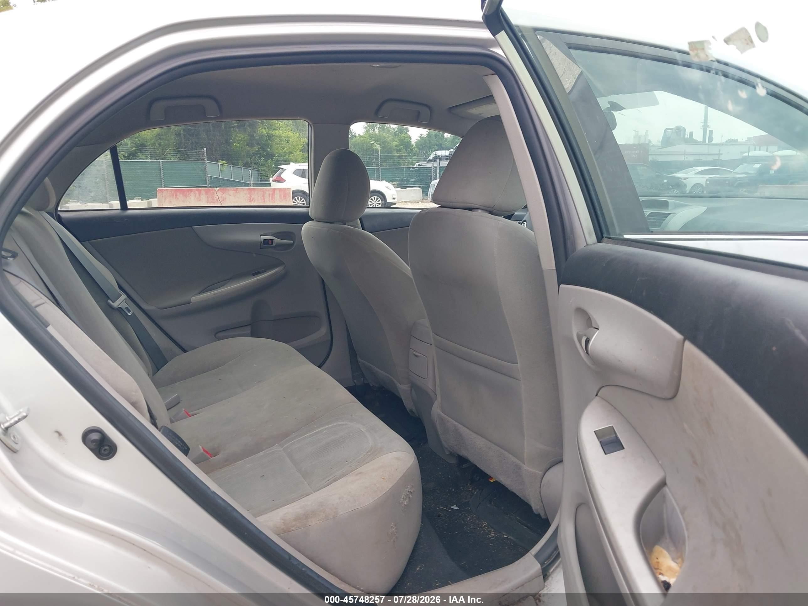 2013 Toyota Corolla Le Silver vin: 5YFBU4EEXDP097437