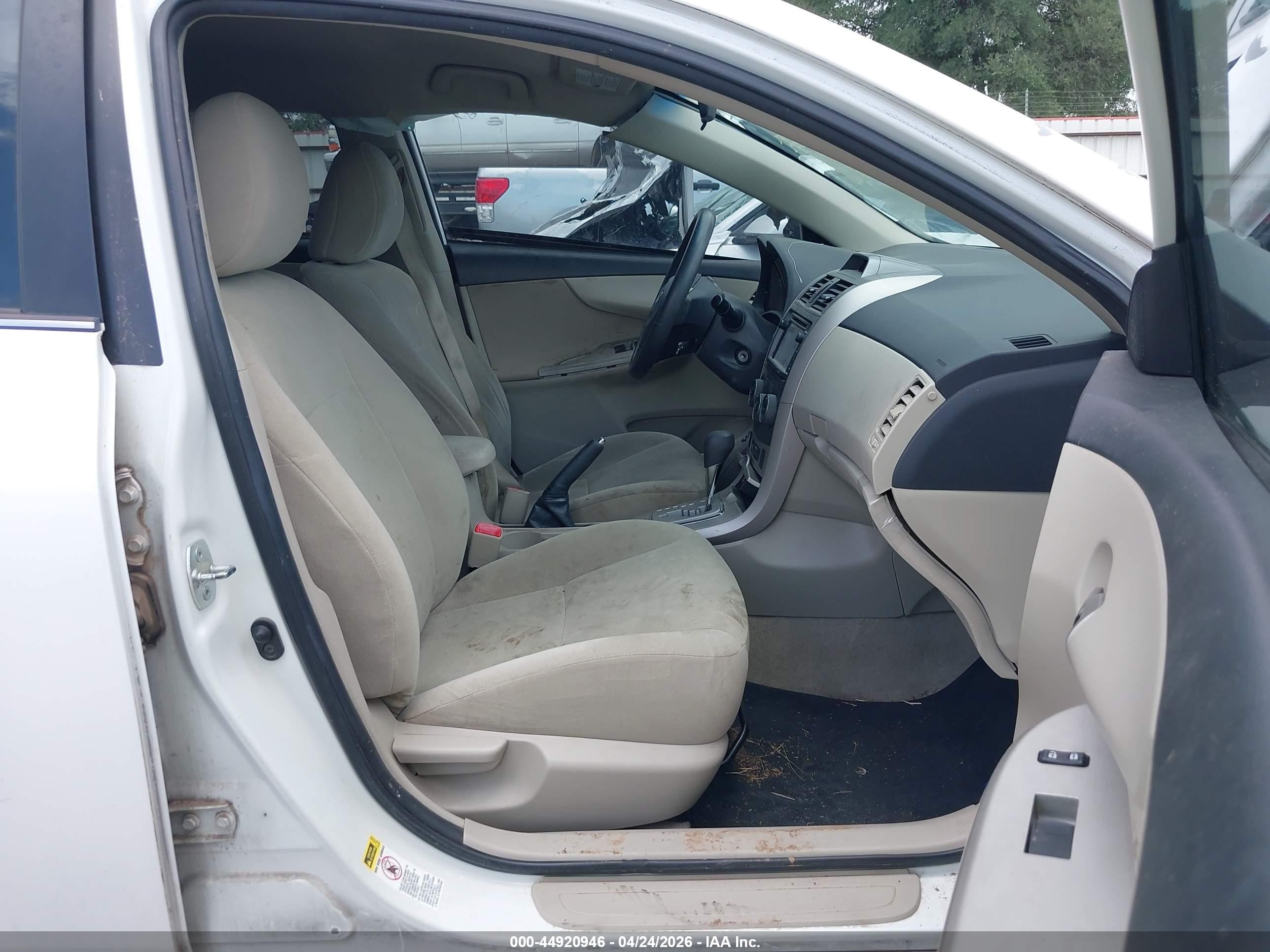 2013 Toyota Corolla Le White vin: 5YFBU4EEXDP114477