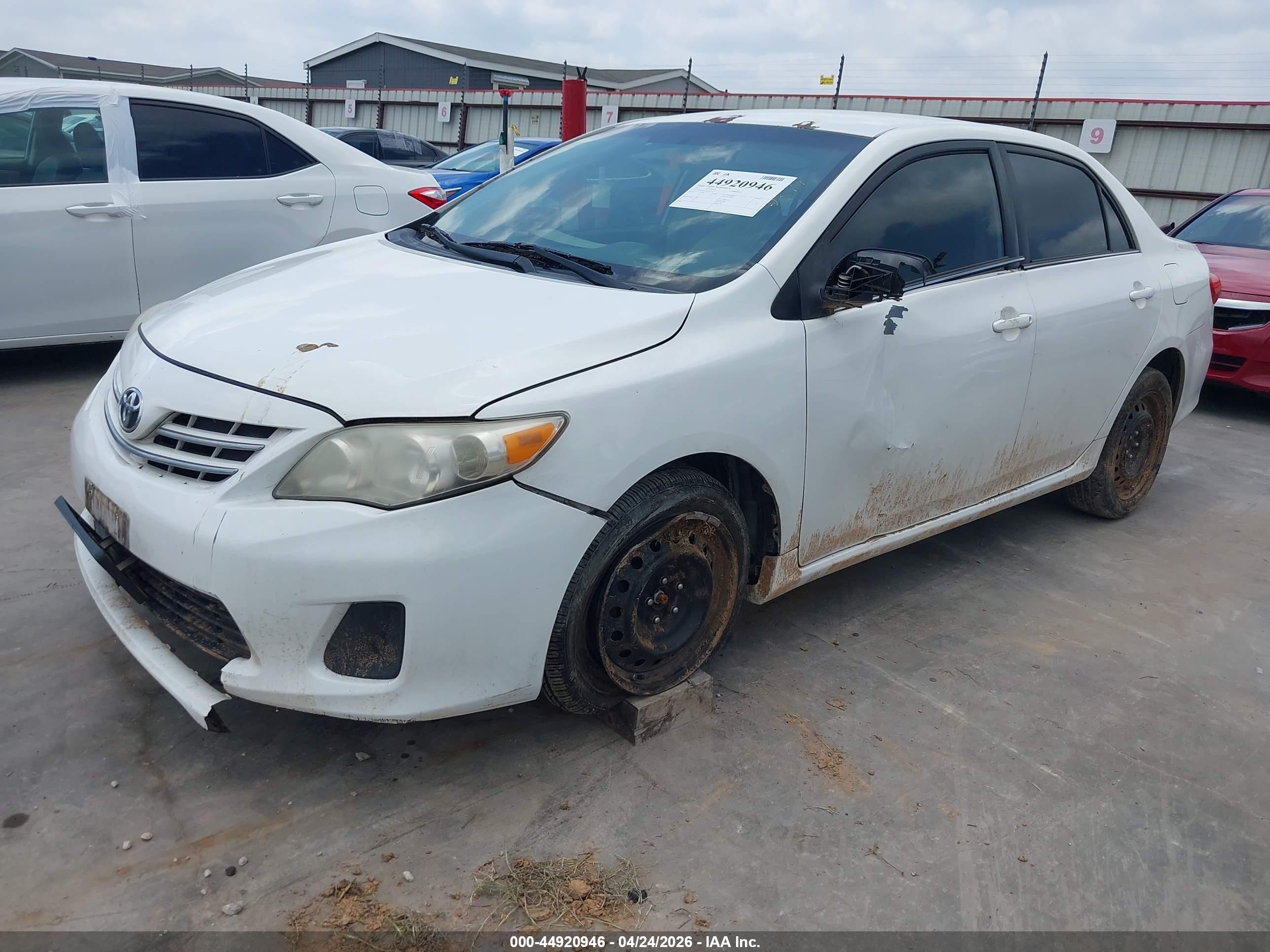 2013 Toyota Corolla Le White vin: 5YFBU4EEXDP114477