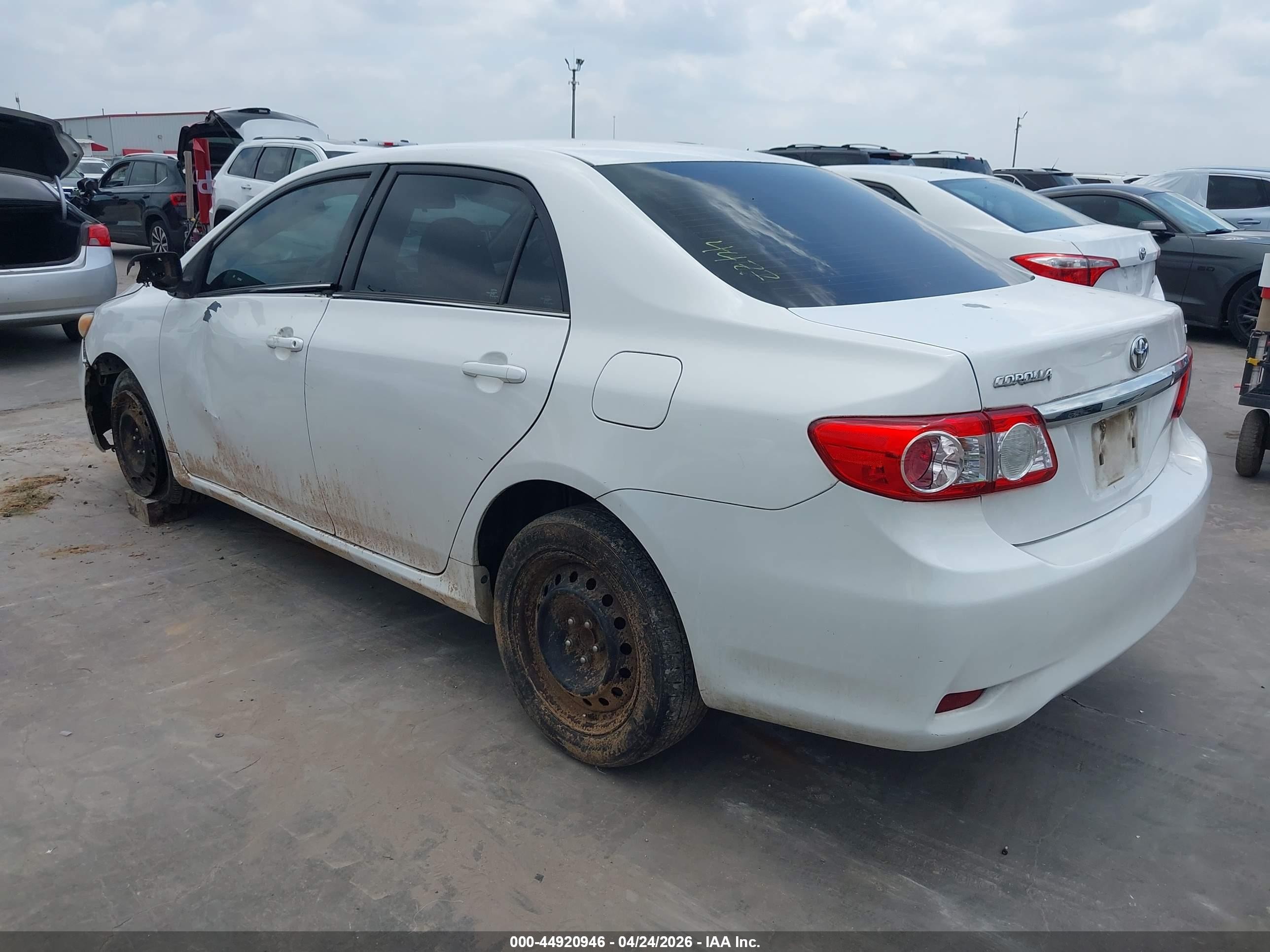 2013 Toyota Corolla Le White vin: 5YFBU4EEXDP114477