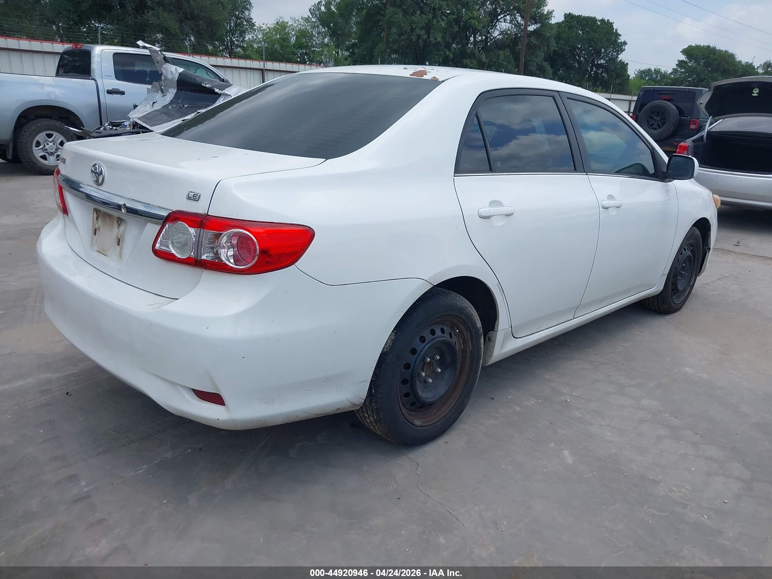 2013 Toyota Corolla Le White vin: 5YFBU4EEXDP114477