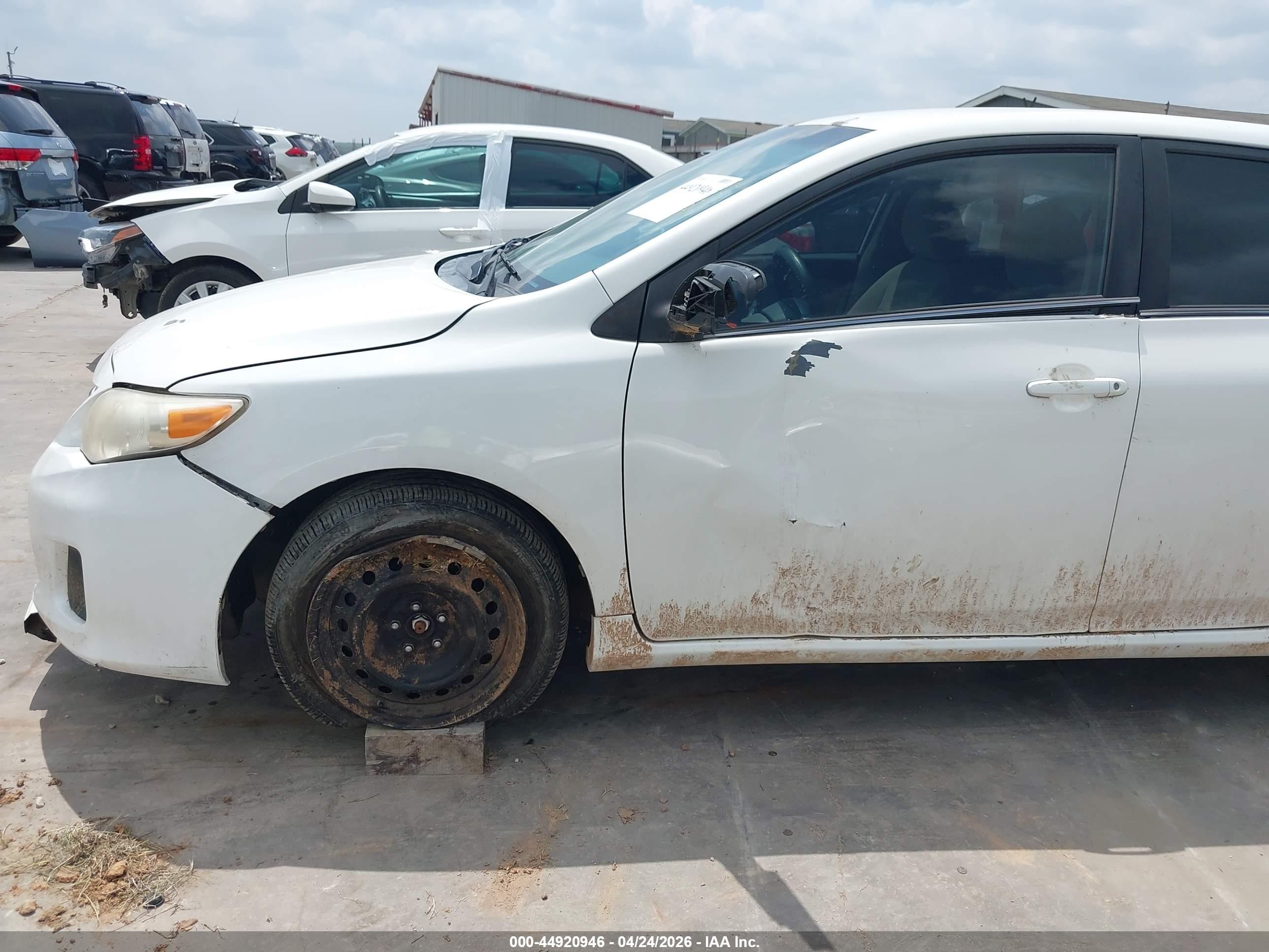 2013 Toyota Corolla Le White vin: 5YFBU4EEXDP114477