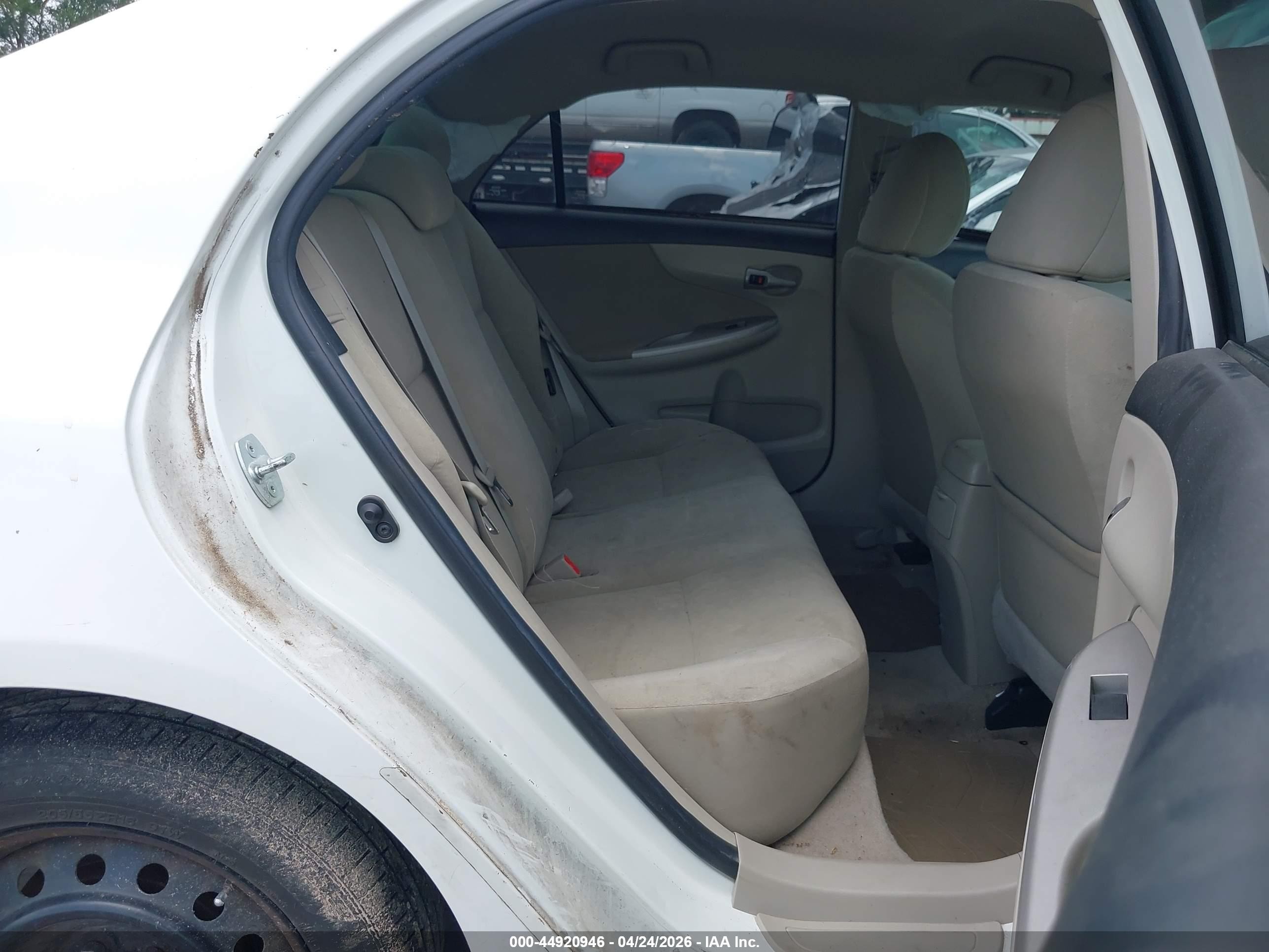 2013 Toyota Corolla Le White vin: 5YFBU4EEXDP114477