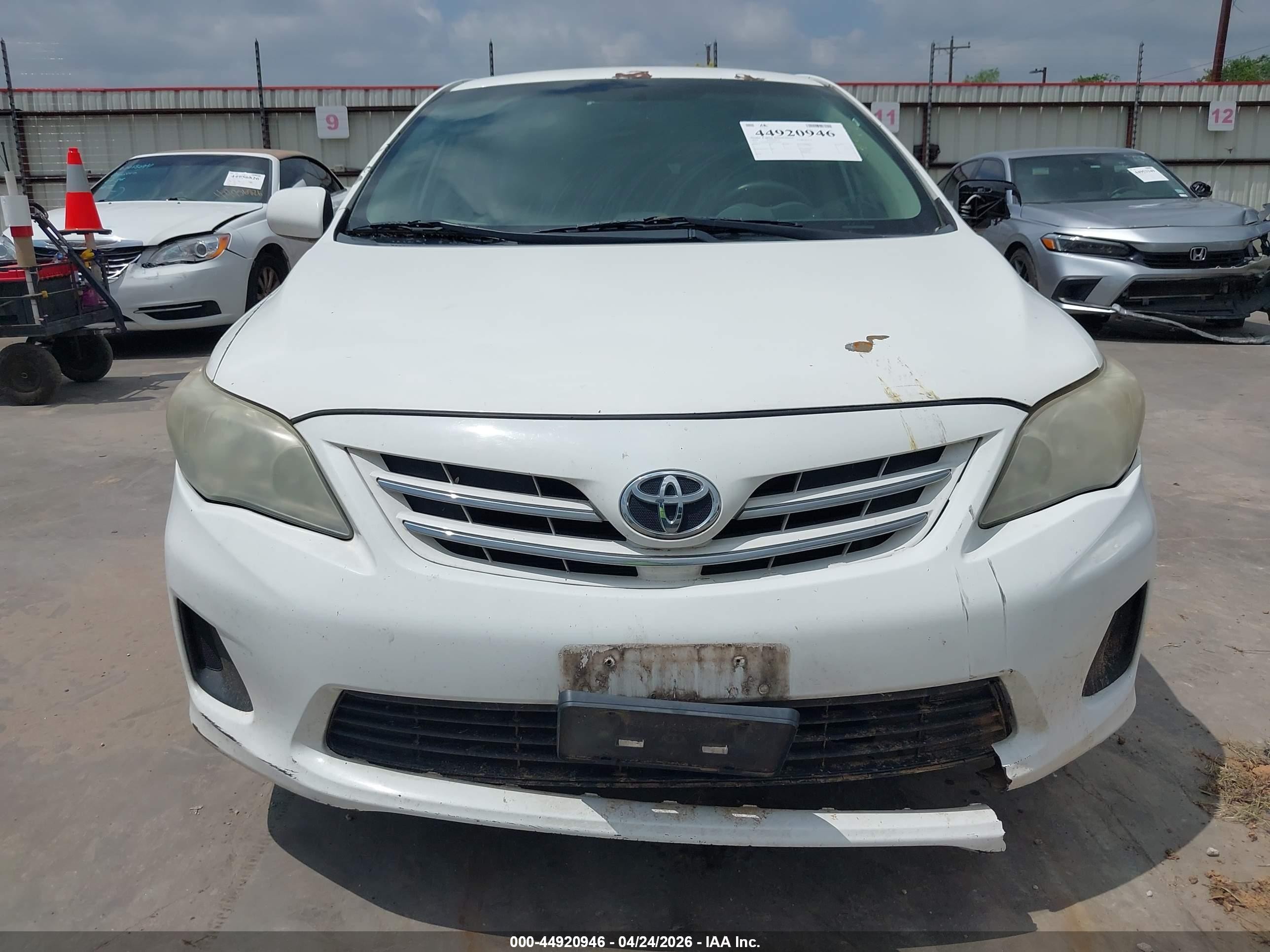 2013 Toyota Corolla Le White vin: 5YFBU4EEXDP114477