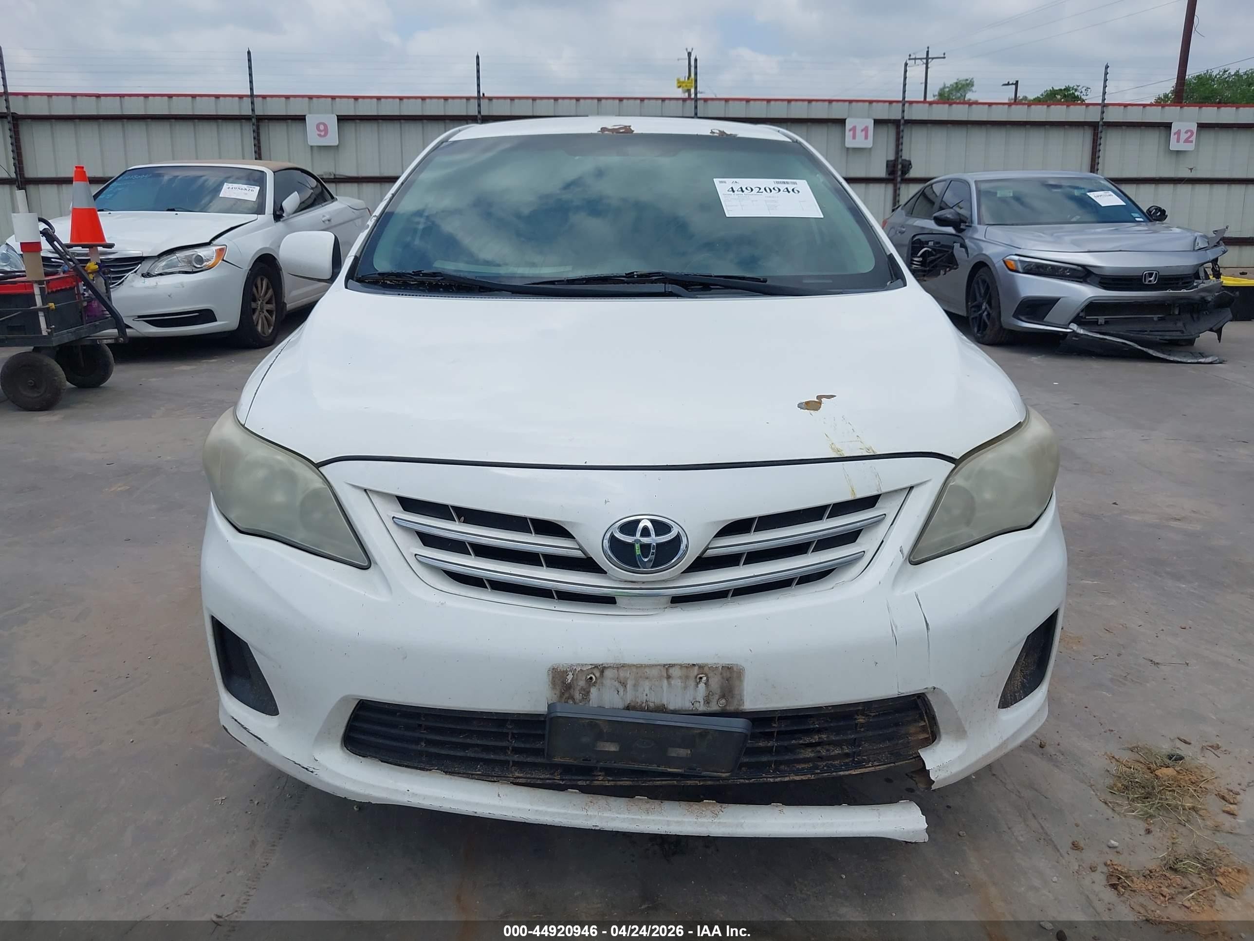 2013 Toyota Corolla Le White vin: 5YFBU4EEXDP114477