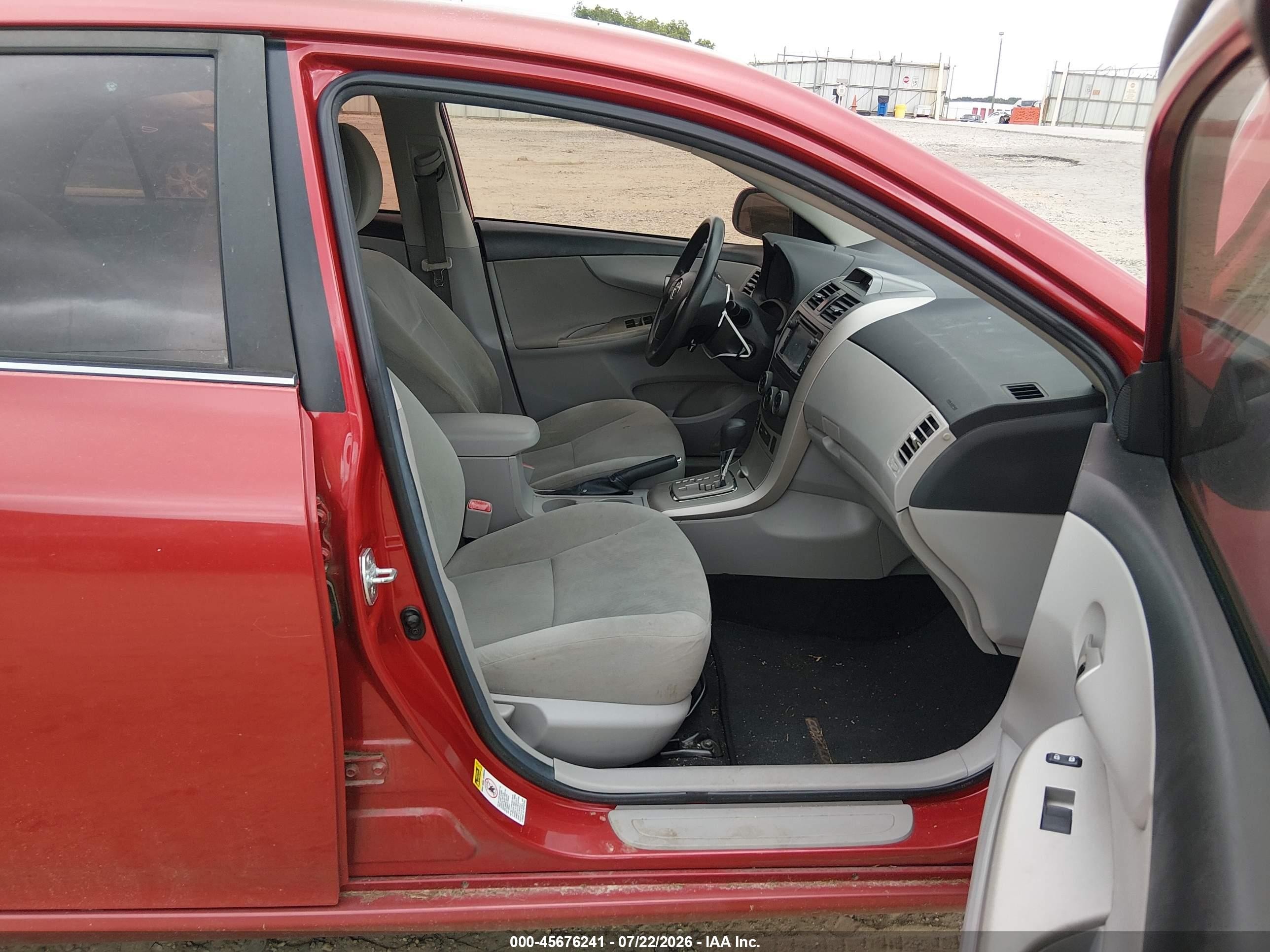 2013 Toyota Corolla Le Red vin: 5YFBU4EEXDP120179