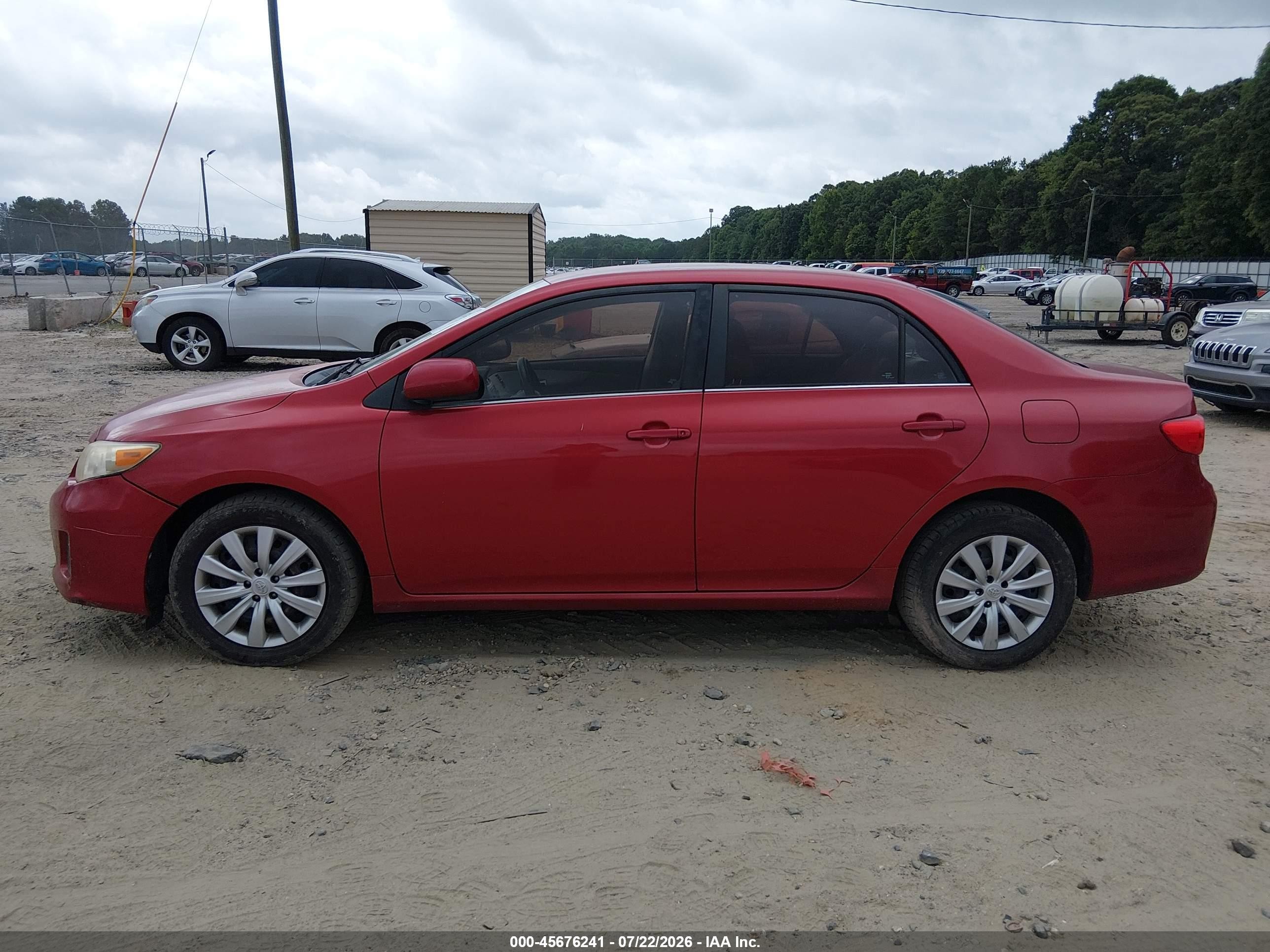 2013 Toyota Corolla Le Red vin: 5YFBU4EEXDP120179