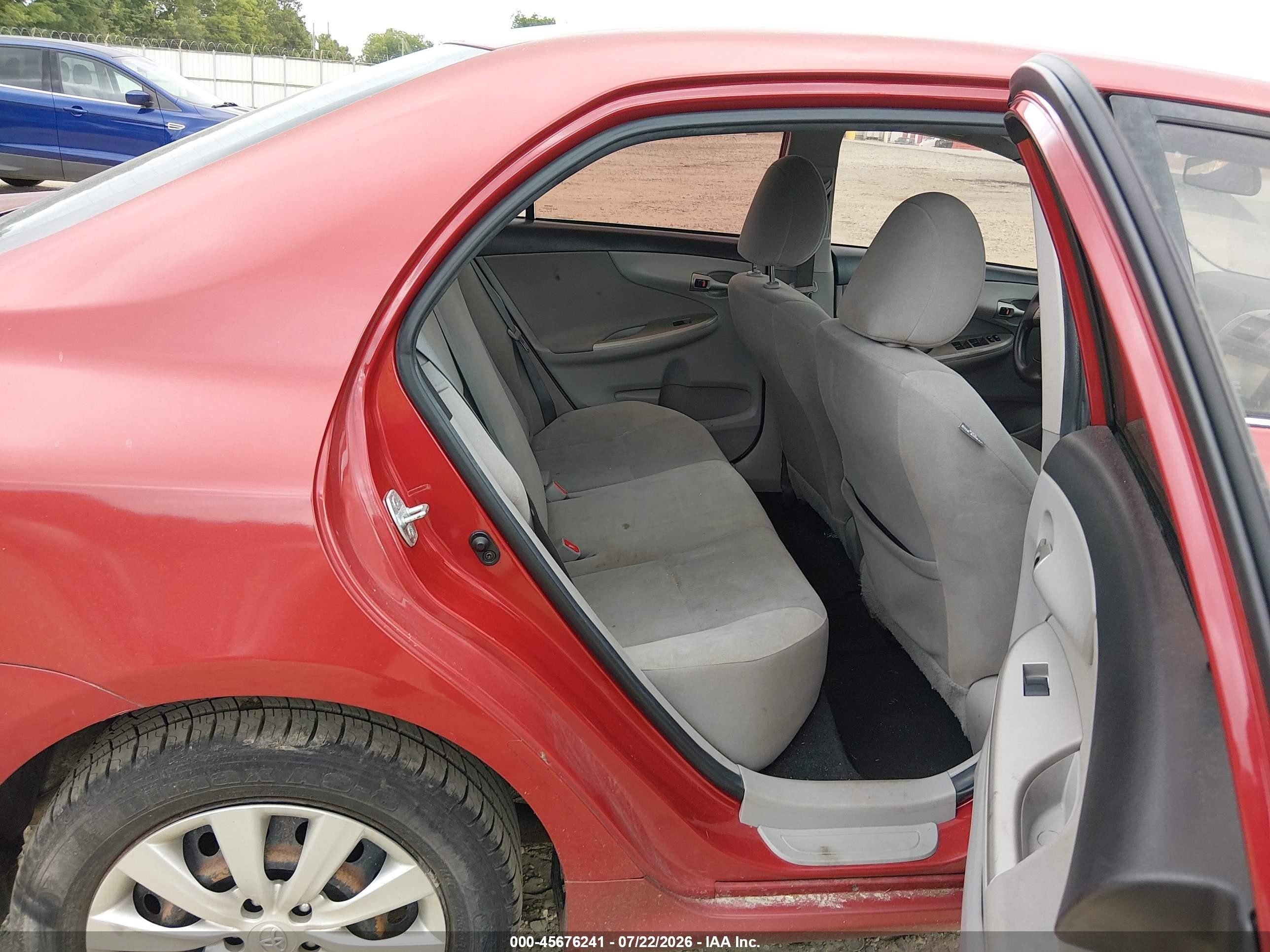 2013 Toyota Corolla Le Red vin: 5YFBU4EEXDP120179