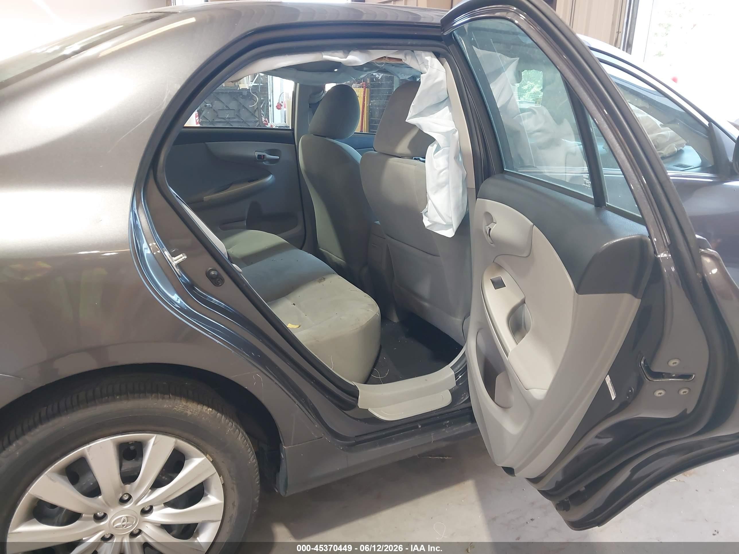2013 Toyota Corolla Le Gray vin: 5YFBU4EEXDP126208